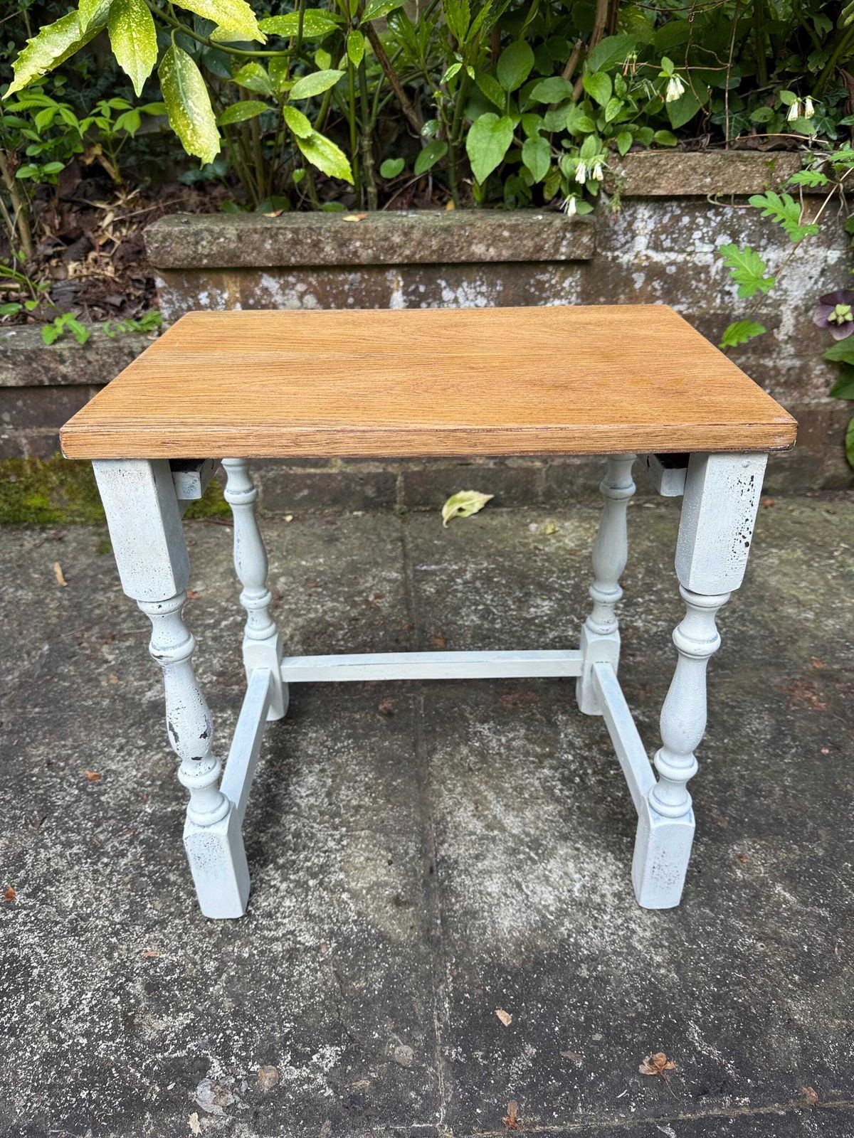 Vintage Oak Small Occasional Table, Vintage Oak Table, Lamp Table, Plant Stand   Quality Vintage Table (41 X 42.5 X 29) photo vintage
