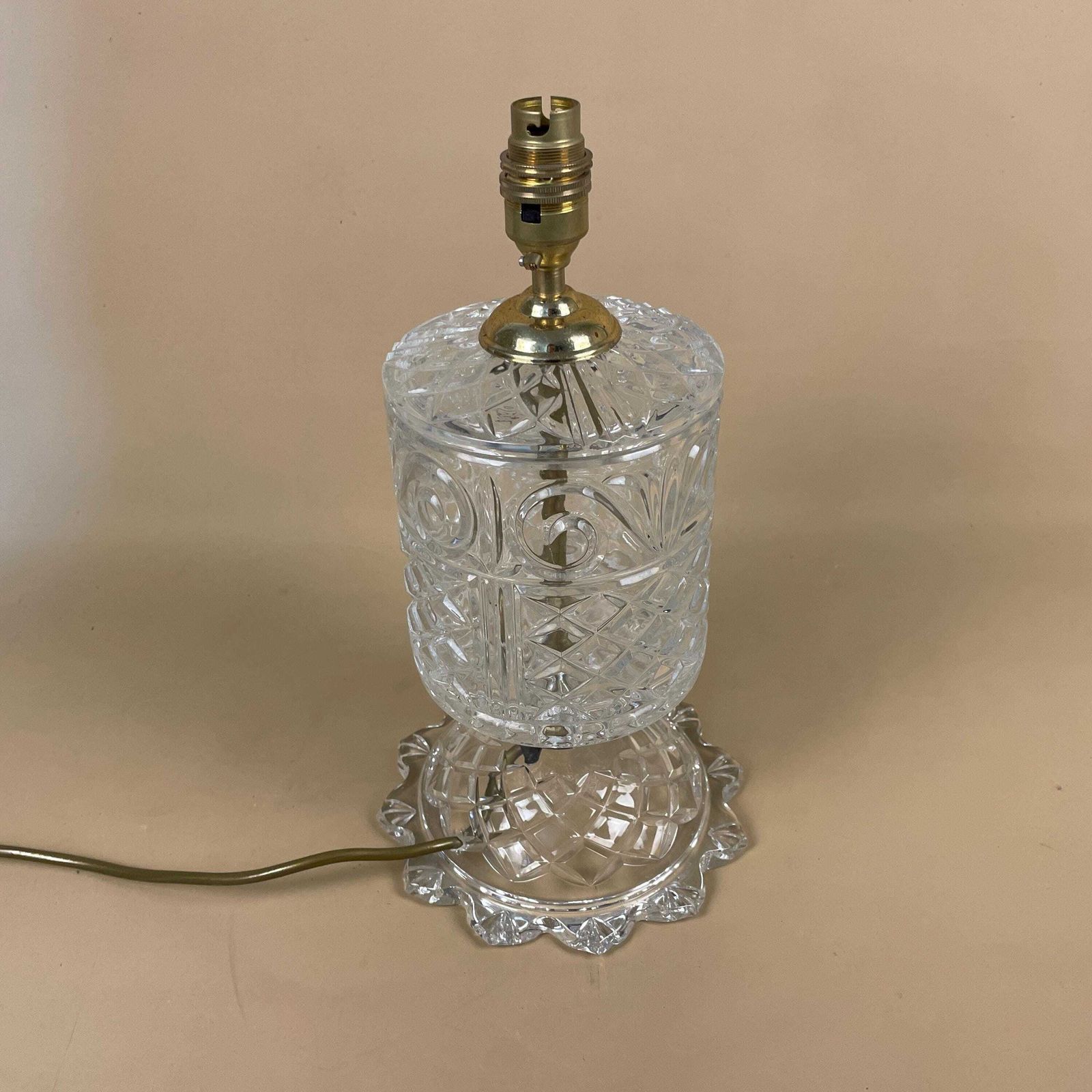 Antique Clear Cut Glass Lamp Light Bedside Table Gold Brass Fitting Column Art Deco Scalloped Base Vintage photo vinterior