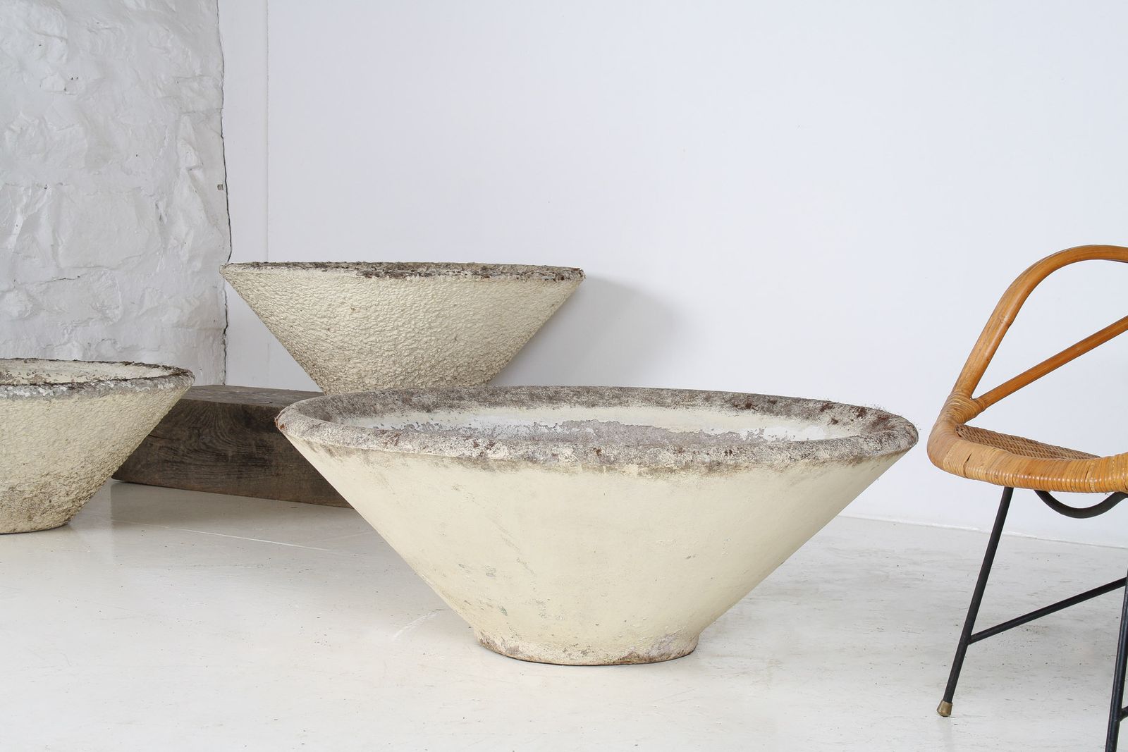 A Large 1960s Mid Century Modernist Concrete Planter In The Manner Of Willy Guhl photo for sale