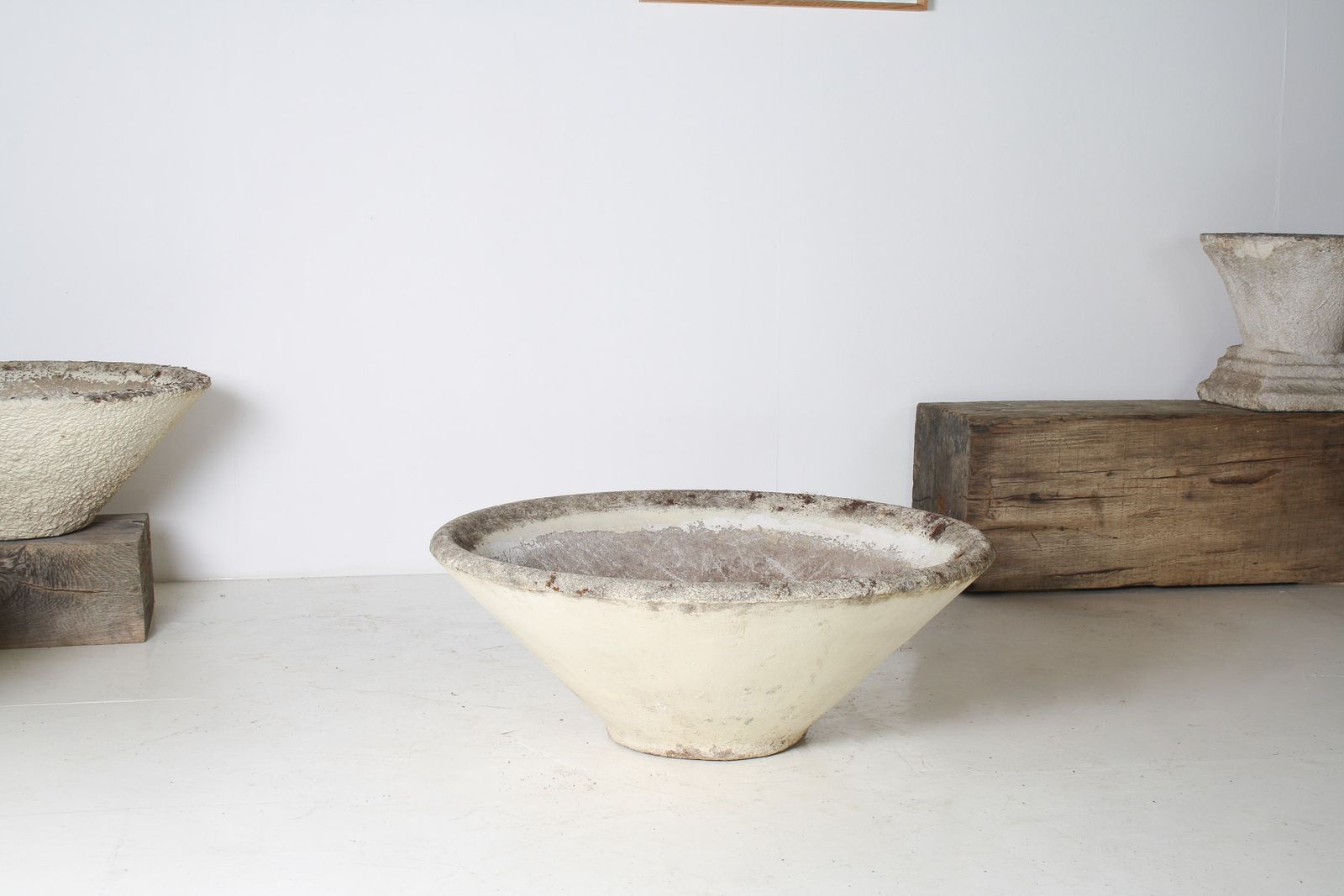 A Large 1960s Mid Century Modernist Concrete Planter In The Manner Of Willy Guhl photo vinterior