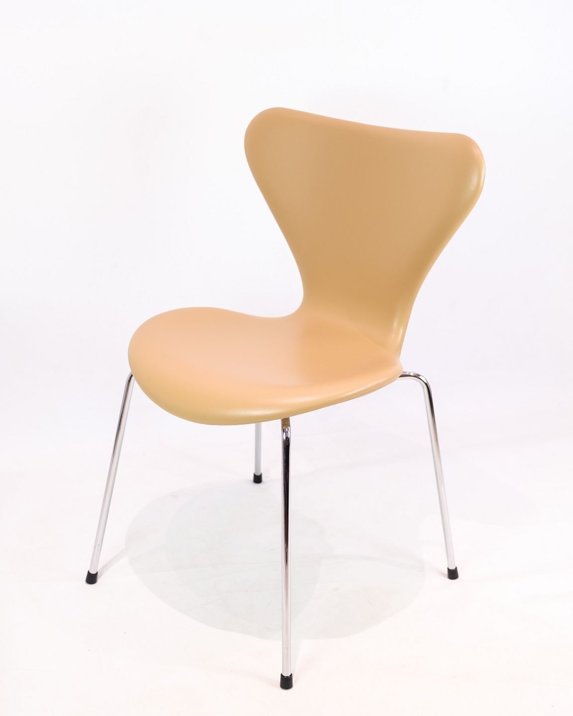 Seven Chair Model 3107 In Cream Colored Elegance Leather By Arne Jacobsen For Fritz Hansen