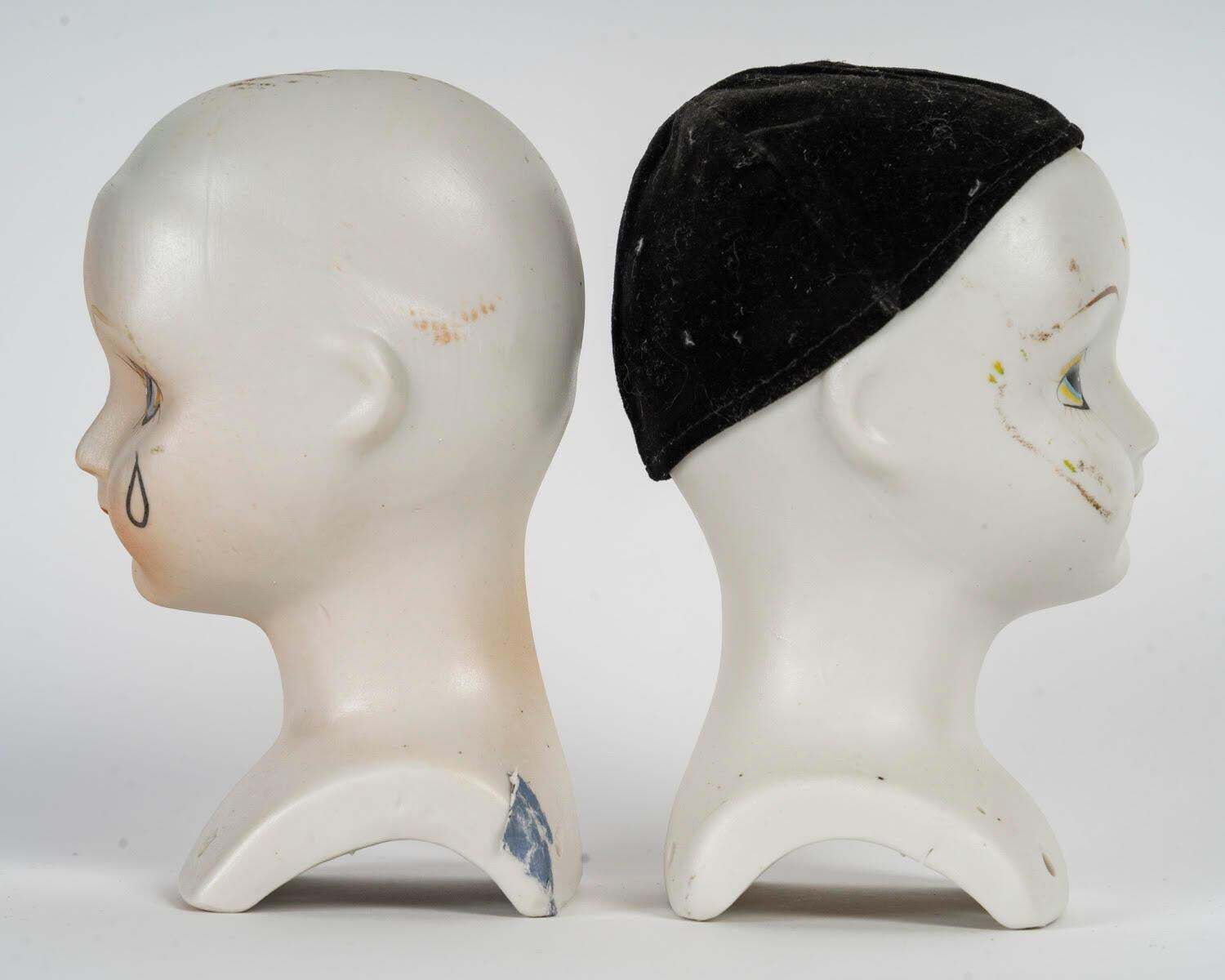 Pair Of Porcelain Doll Heads, 1960. photo vinterior