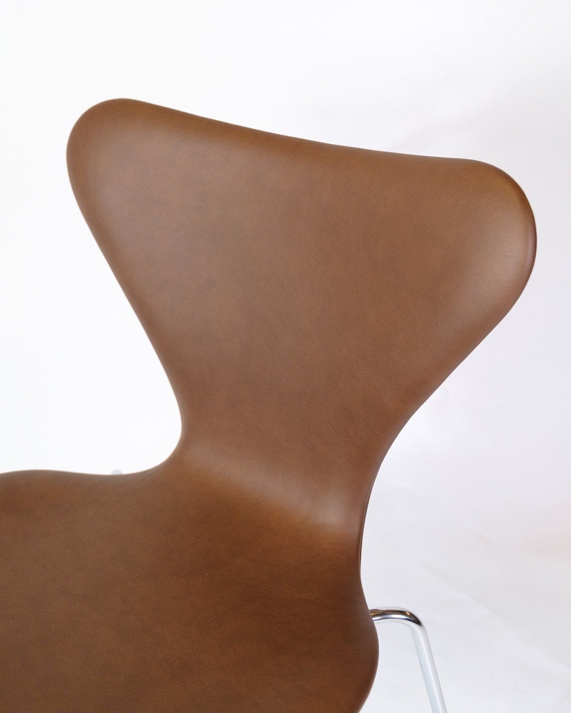 Seven Chairs  Model 3107 In Walnut Elegance Leather By Arne Jacobsen For Fritz Hansen From 1967s photo for sale