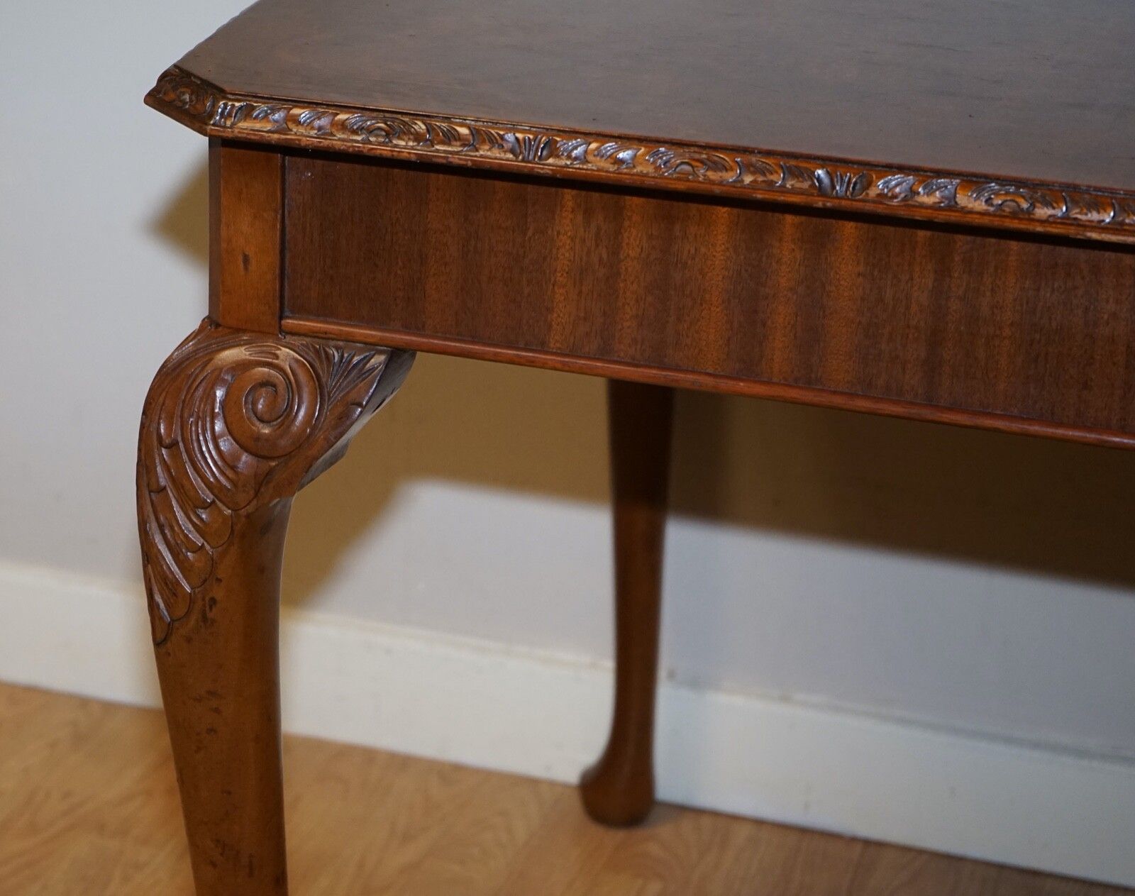 photo furniture A Very Beautiful Circa 1930's Burr Walnut Queen Anne Carved Legs Dining Table