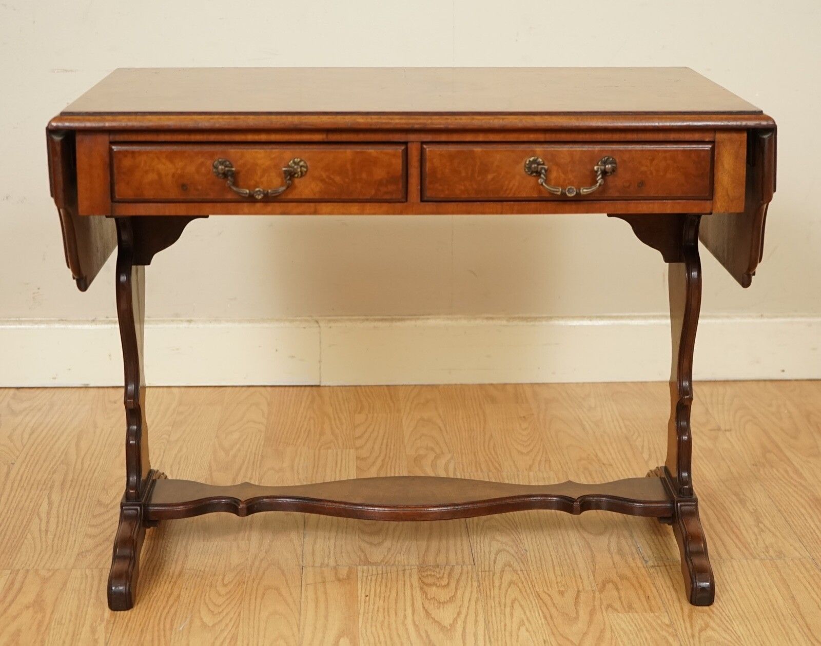 Lovely Bevan And Funnell Burr Walnut Extending Dropleaf Side End Table photo 950.0
