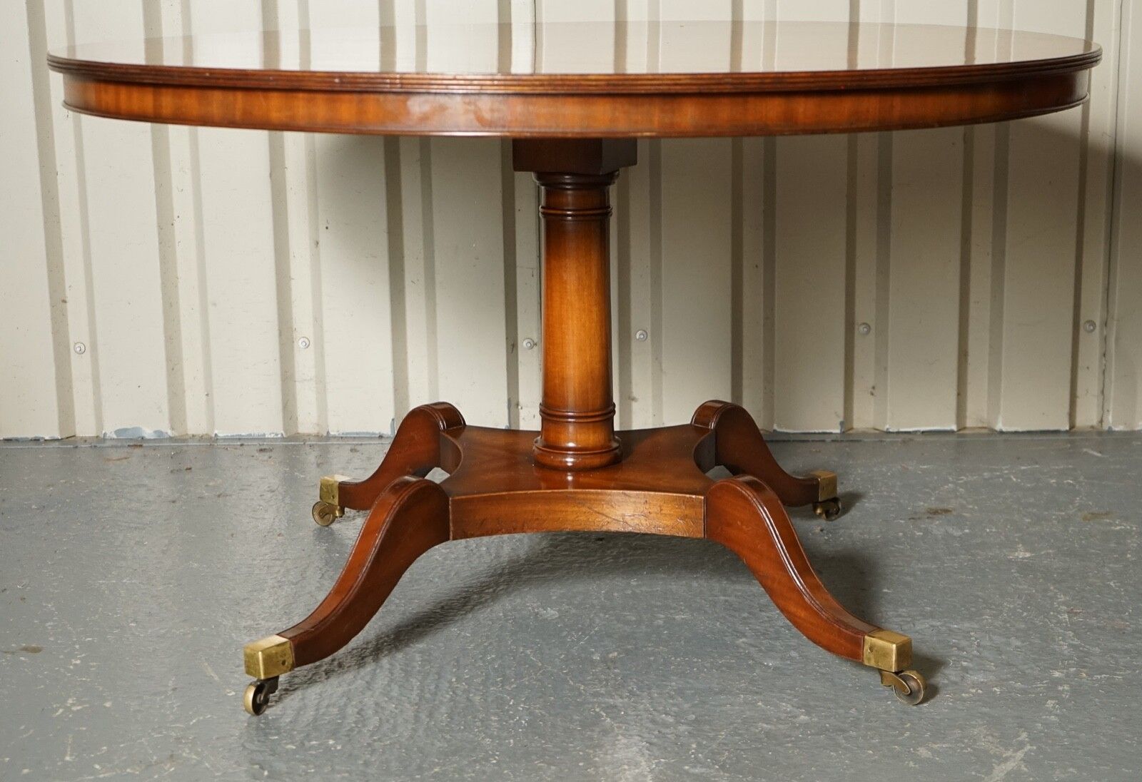 Very Stunning Circular Burr Walnut Dining Table Made By Beresford & Hicks London photo vinterior