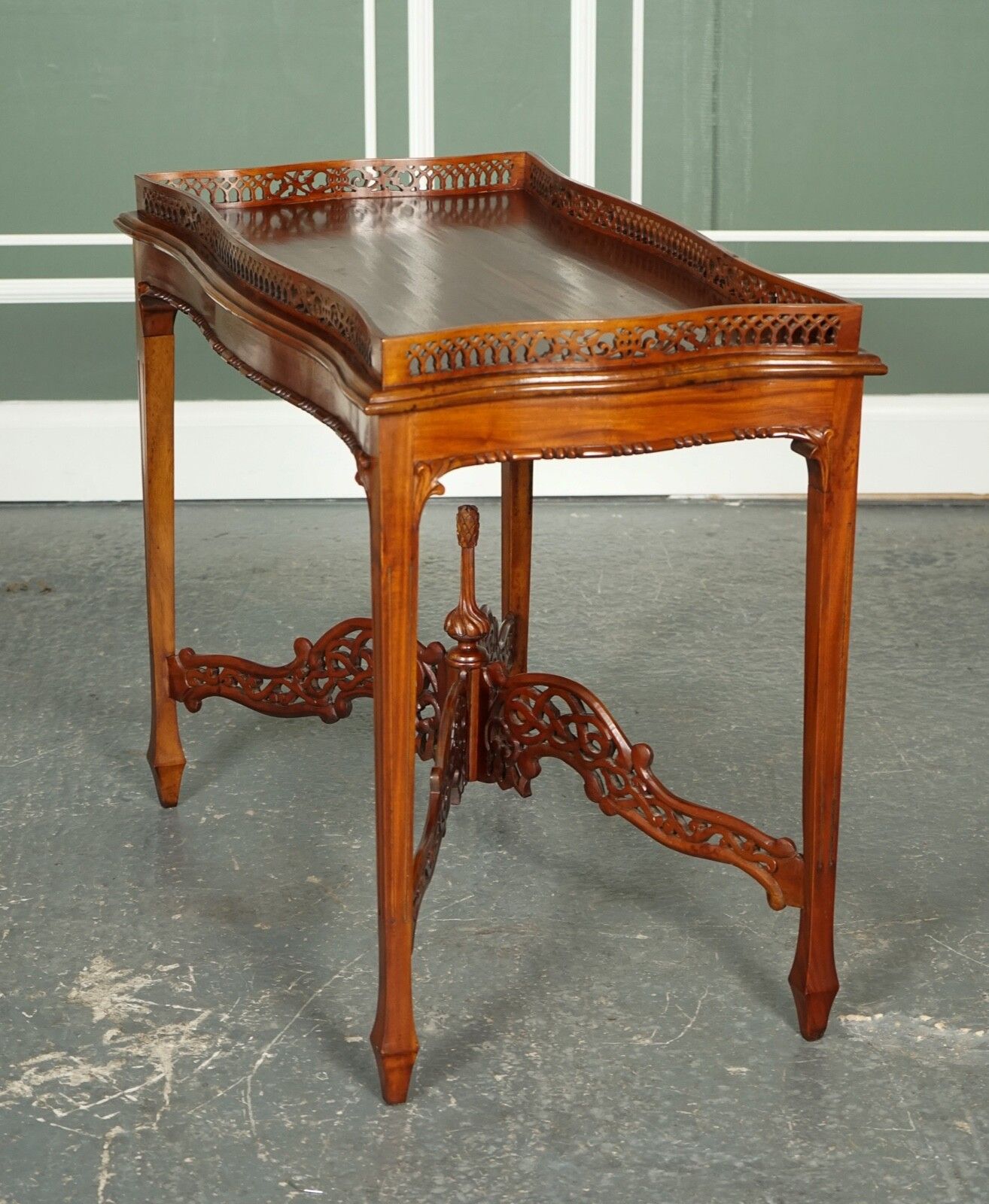 Very Fine Antique Mahogany George III Chippendale Style Console Sliver Table photo vinterior