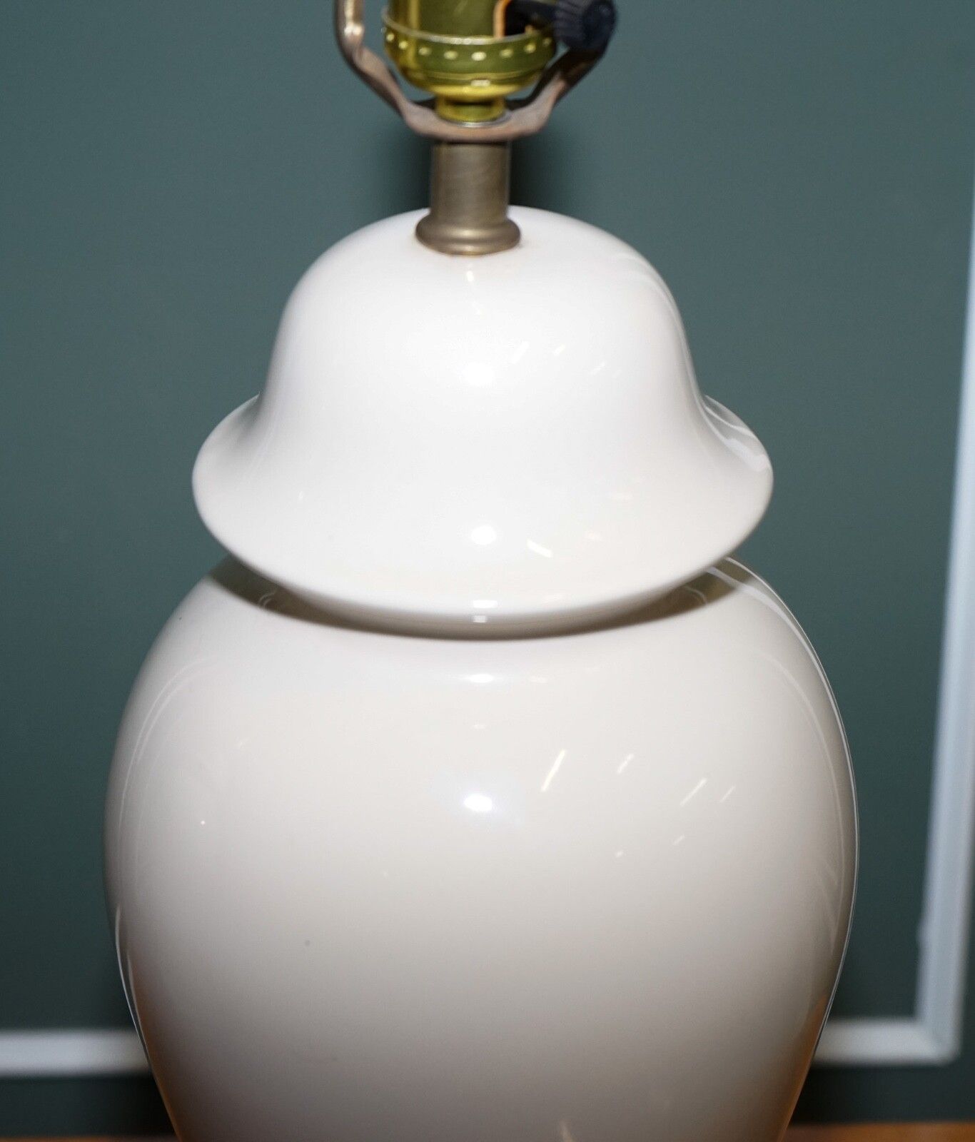 photo vinterior Circa 1970s Vintage Cream Coloured Porcelain Pair Of Lamps