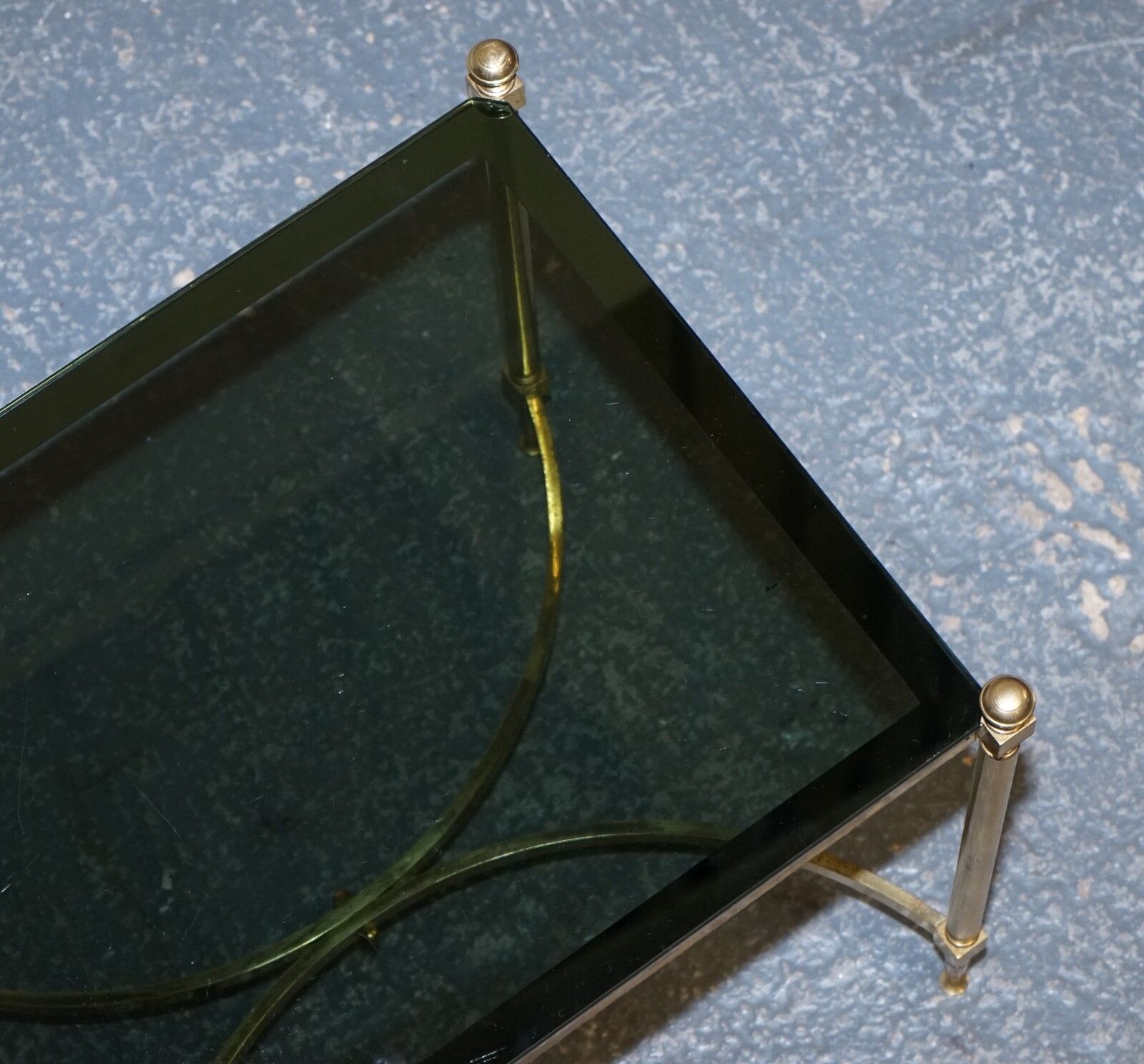 photo vintage French Hollywood Regency 1960s Brass & Smoked Glass Coffee Table