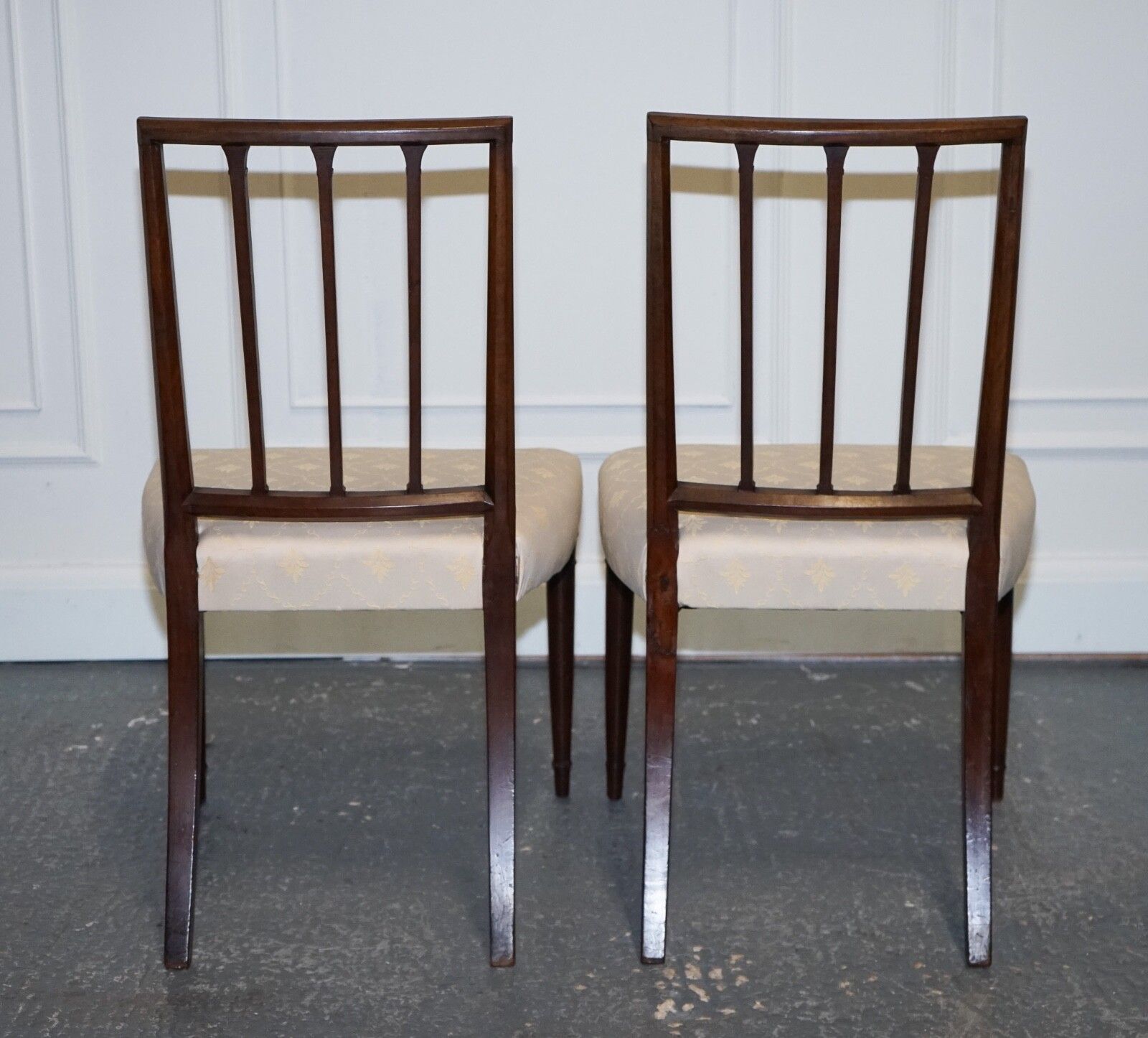 Victorian Pair Of Side Chairs With Cream Fabric Seats photo 950.0