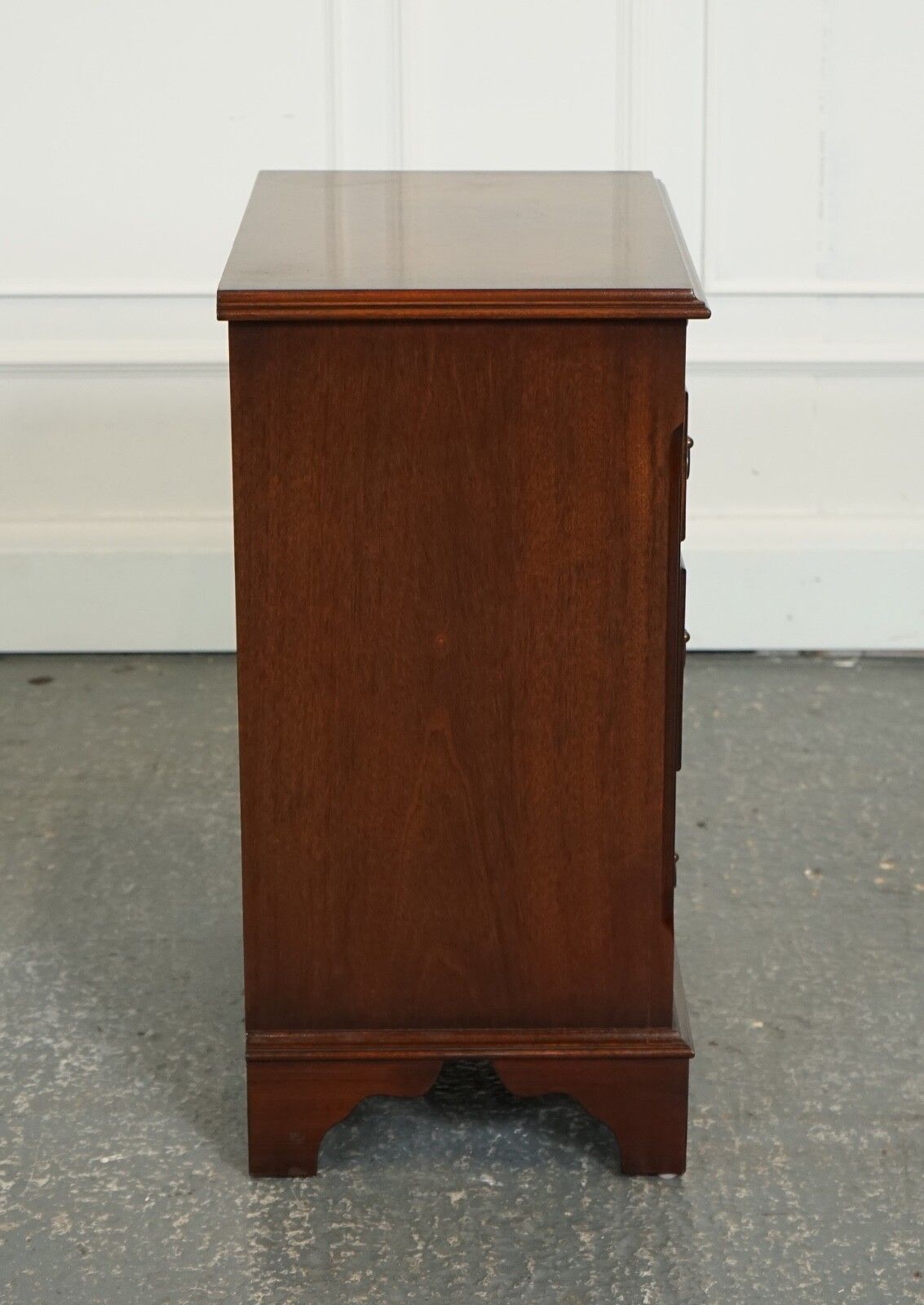 Lovely Georgian Style Small Chest Of Drawers Side Table With Butler Tray J1 photo vintage