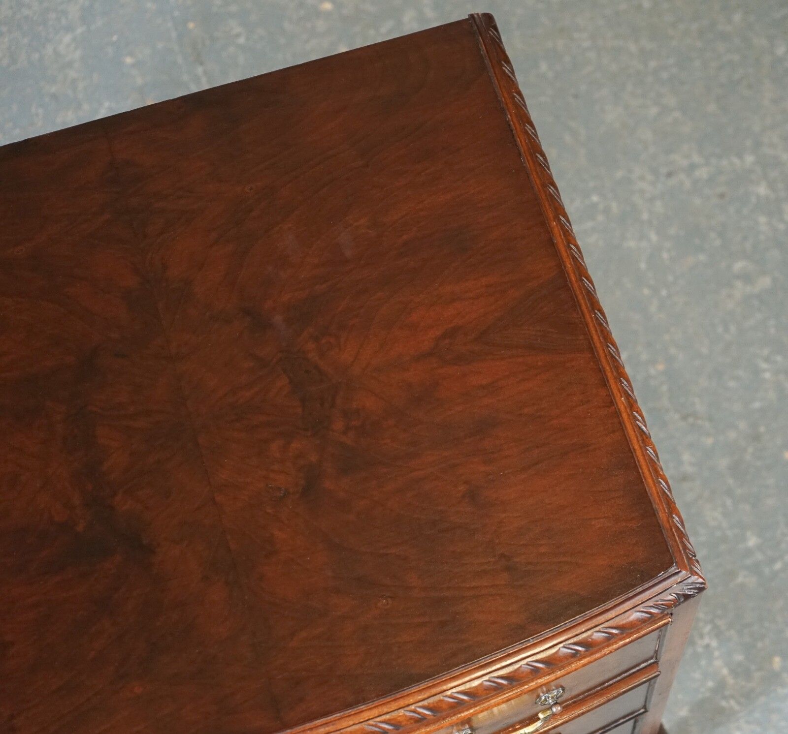 photo vintage Figured Victorian Walnut Bow Fronted Chest Of Drawers Raised On Queen Anne Legs
