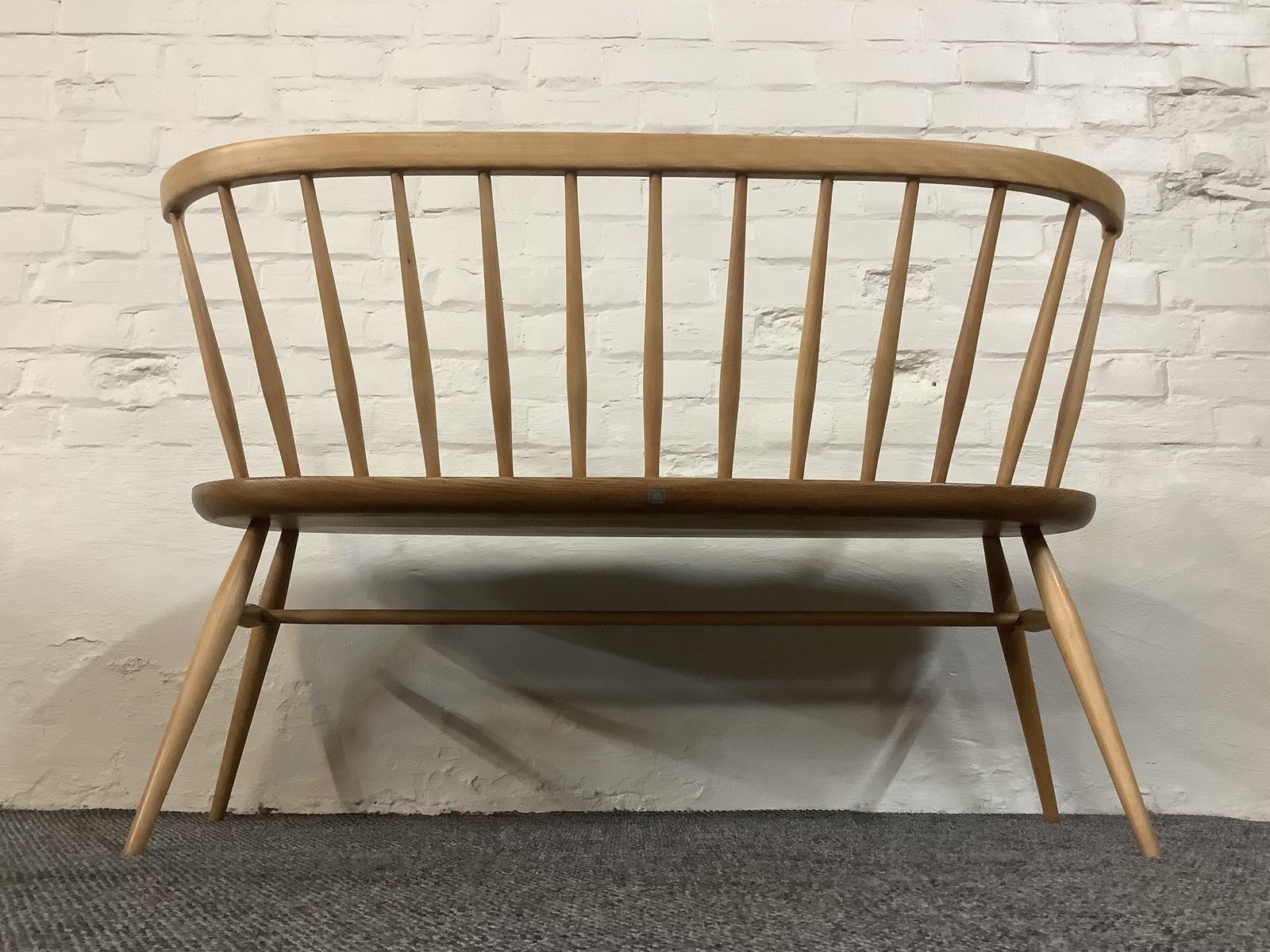 photo furniture Ercol Windsor 349 Love Seat, Produced 1956/59.
