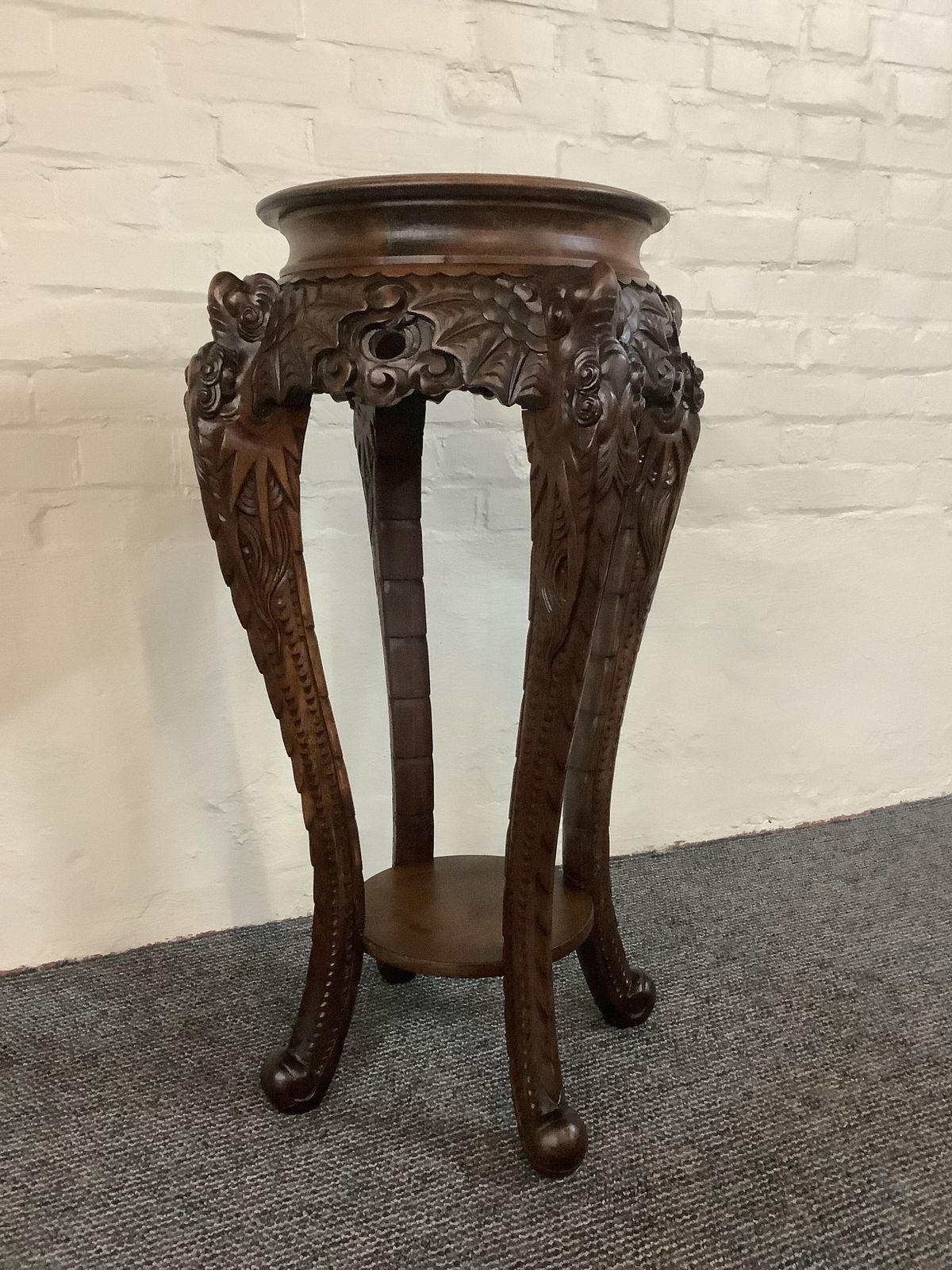 19th Century Chinese Carved Rosewood Jardiniere Plant Stand. photo vinterior