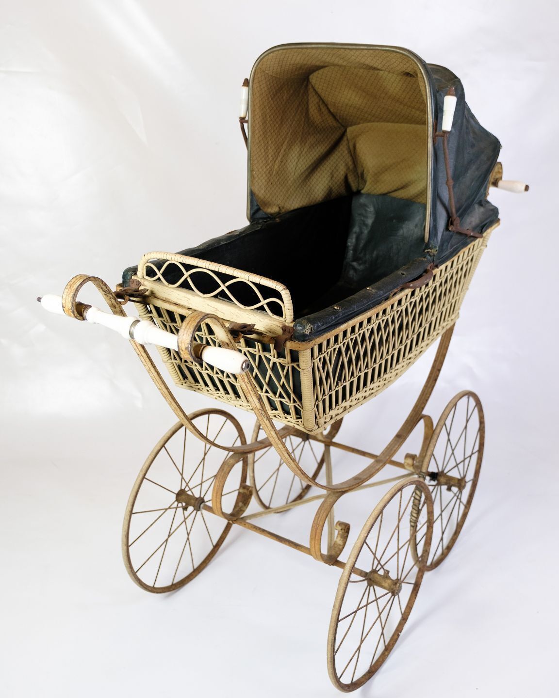 Antique Baby Stroller Wicker Basket & Original Black Canopy In Metal Frame From 1900s