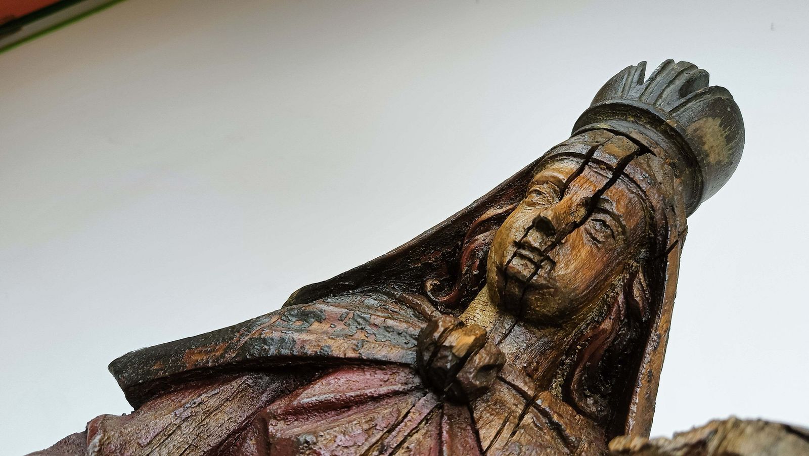 1062.0 Wooden Statue Of Virgin Mary With Jesus photo