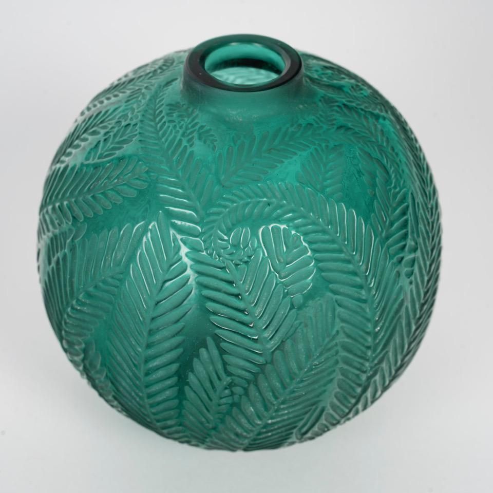 1923   René Lalique Vase ‘Palmes’ Green Tinted . photo for sale