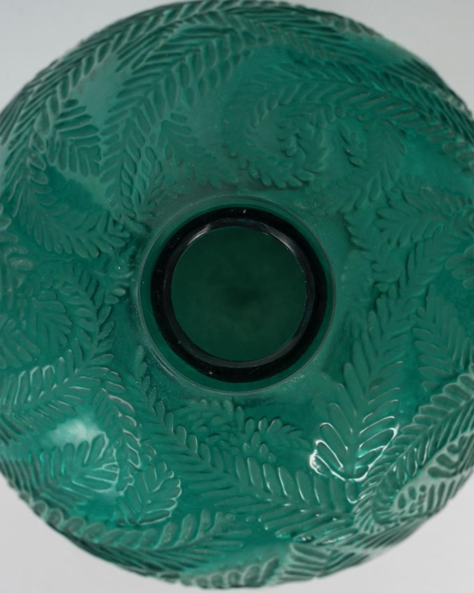 1923   René Lalique Vase ‘Palmes’ Green Tinted . photo Home Decor