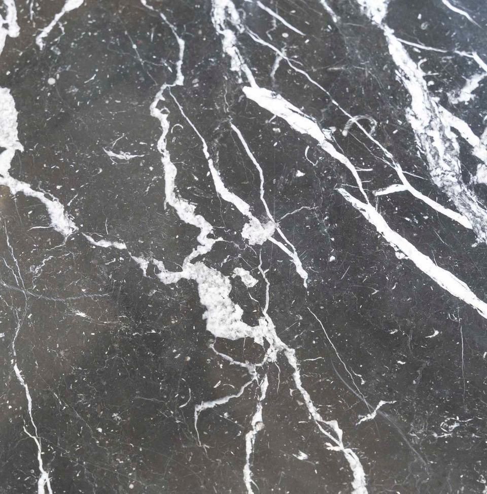 Eero Saarinen (1910 1961), Edition Knoll: Marquina Black Marble Pedestal Table photo furniture
