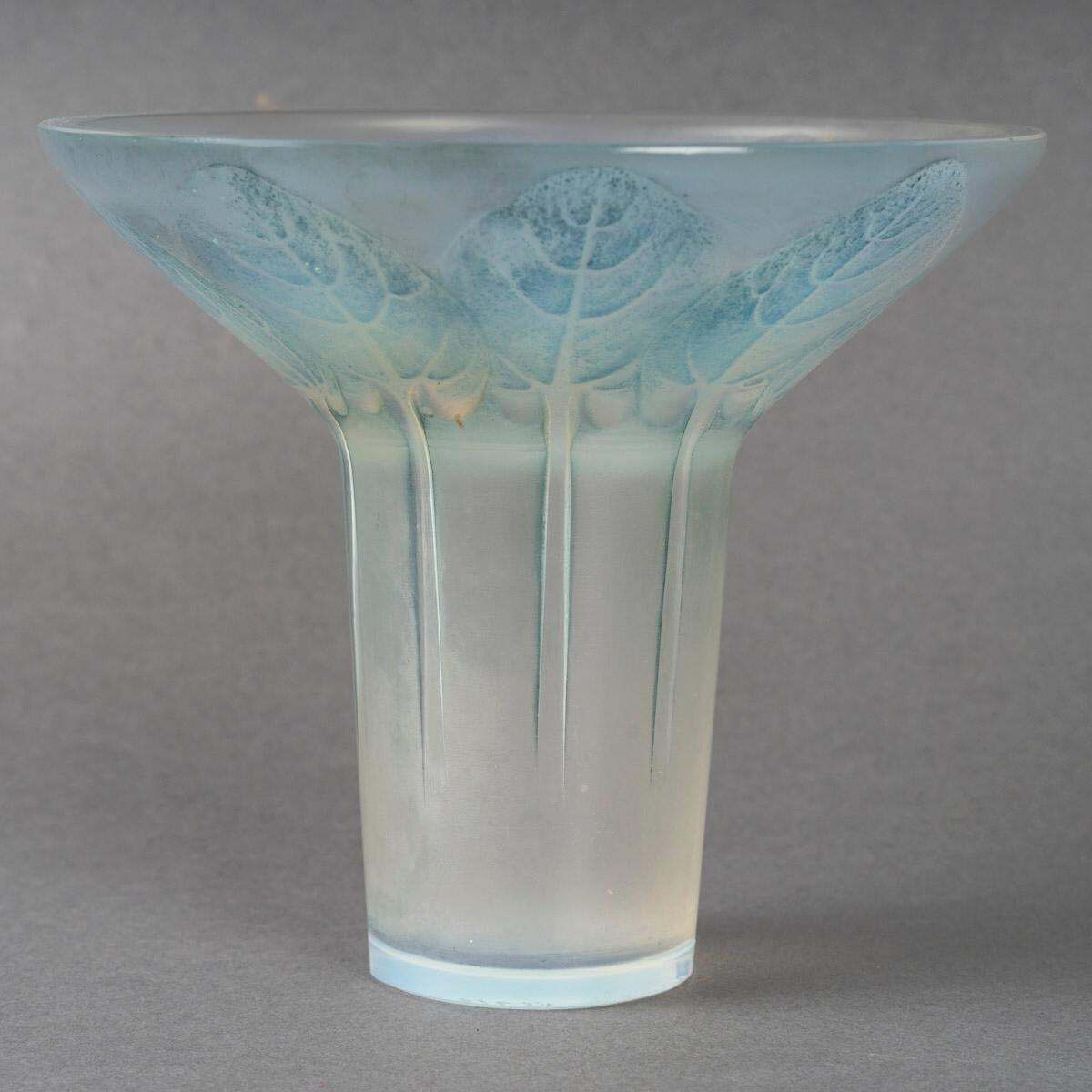 R.Lalique  1921 Vase Violettes Opalescent. photo buy