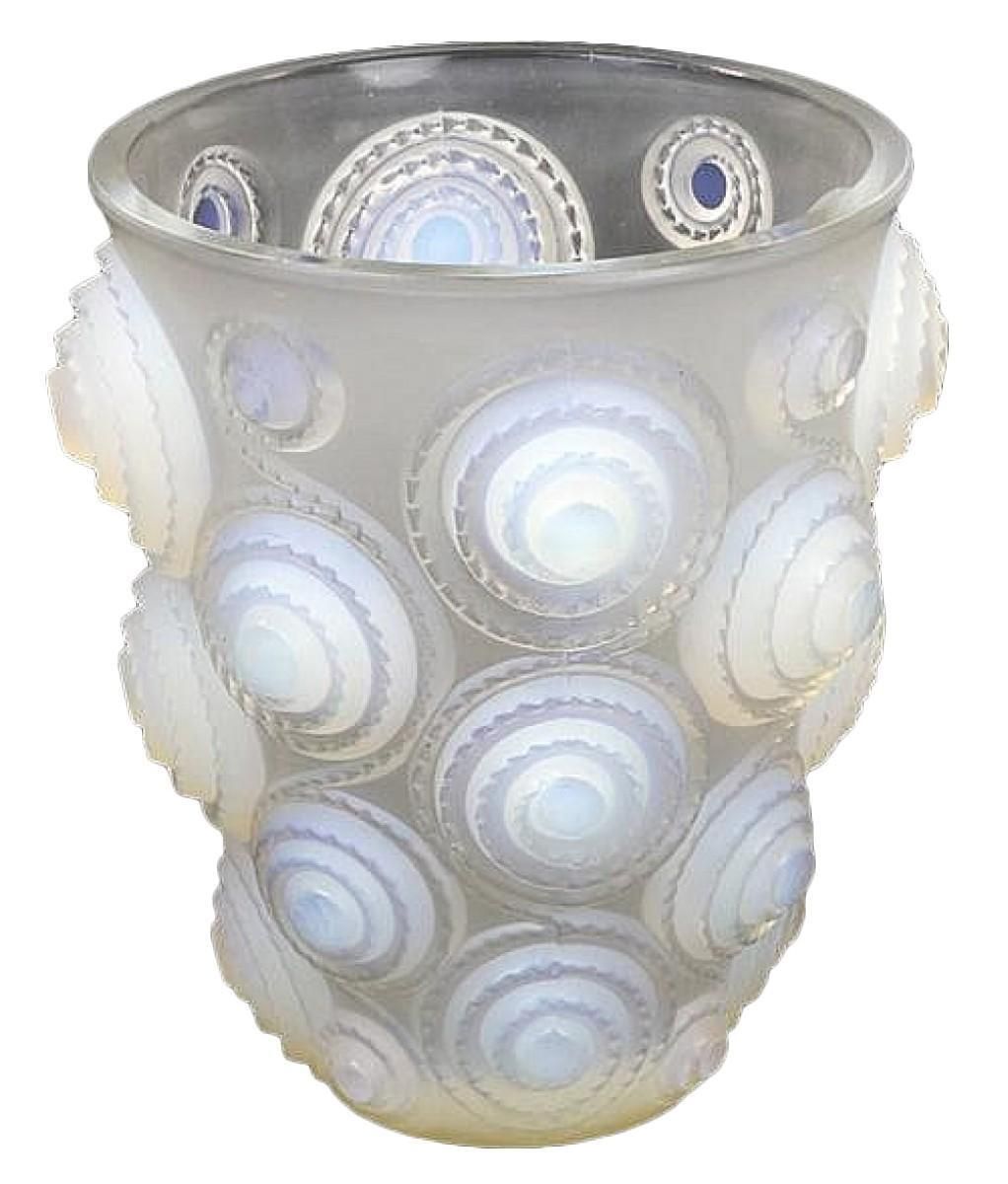 René Lalique, “Spirales” Vase, Opalescent Glass. photo Home Decor