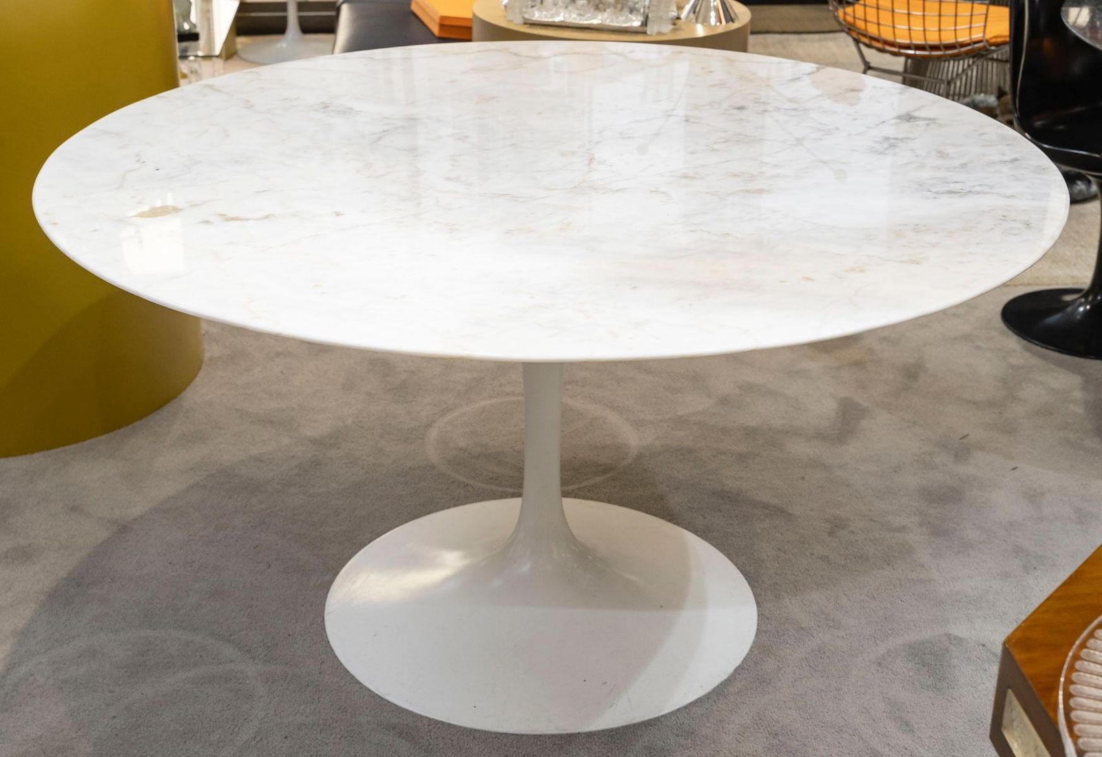 Eero Saarinen & Knoll International, Table « Tulip » 137 Cm photo furniture