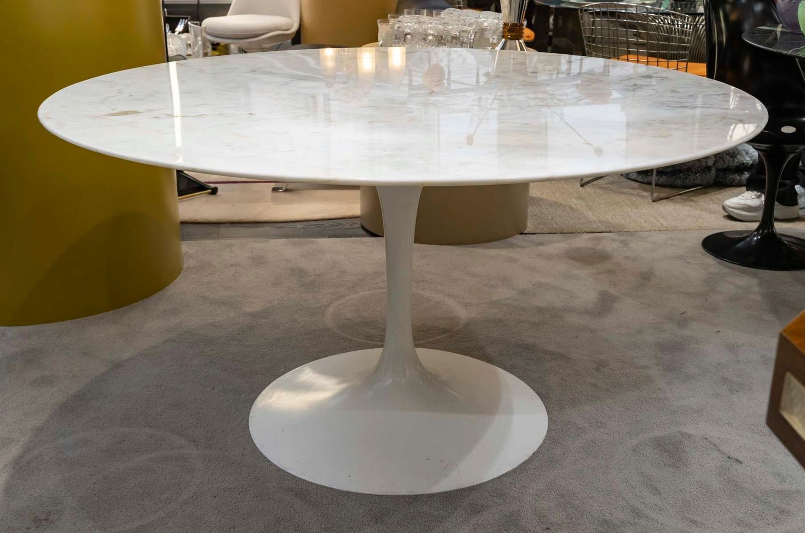 Eero Saarinen & Knoll International, Table « Tulip » 137 Cm photo Furniture