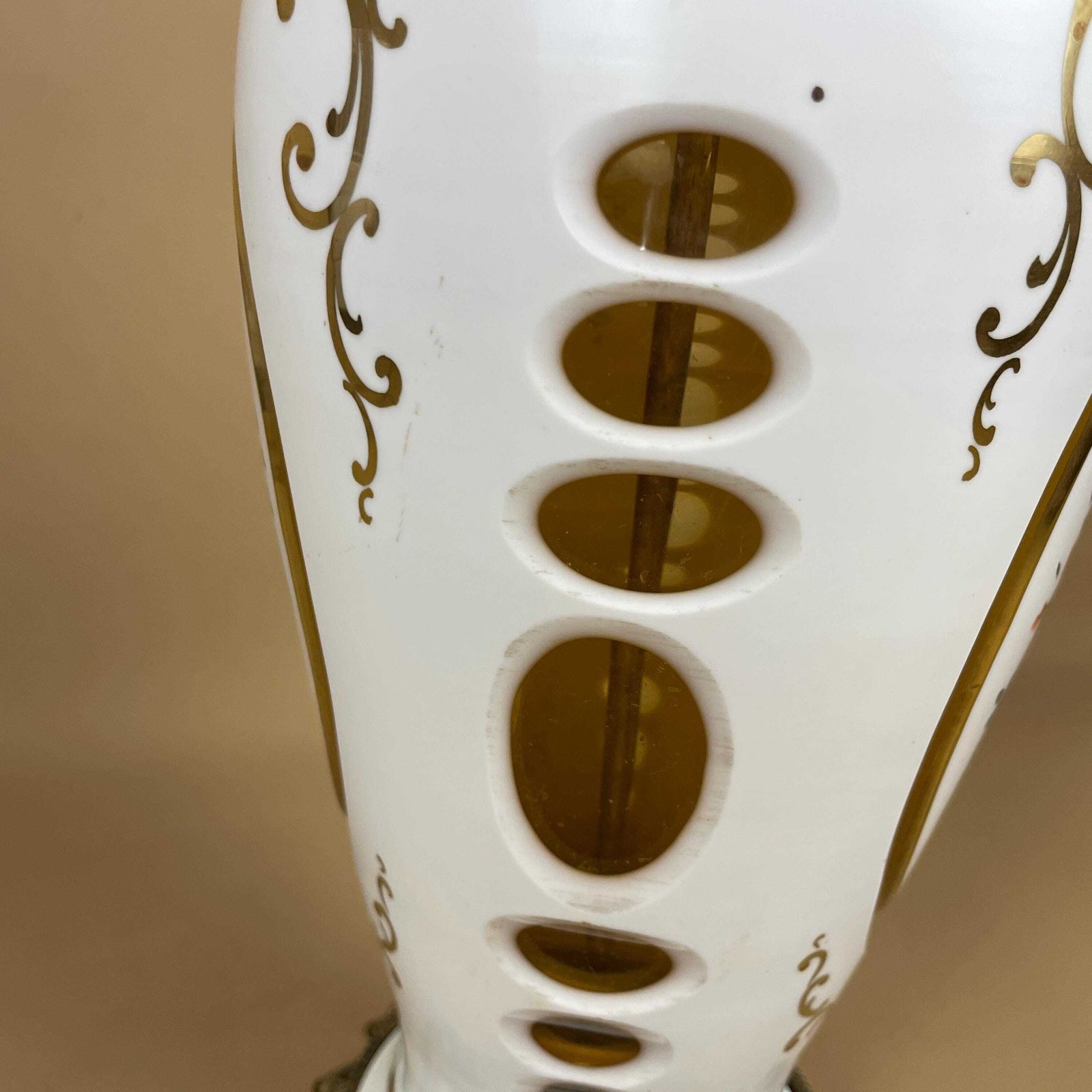 Antique Ceramic Lamp Light Bedside Table Desk Porcelain Vase White Floral Pattern Brass Gold Metal Base Cottage Vintage Glass Inlay photo vinterior