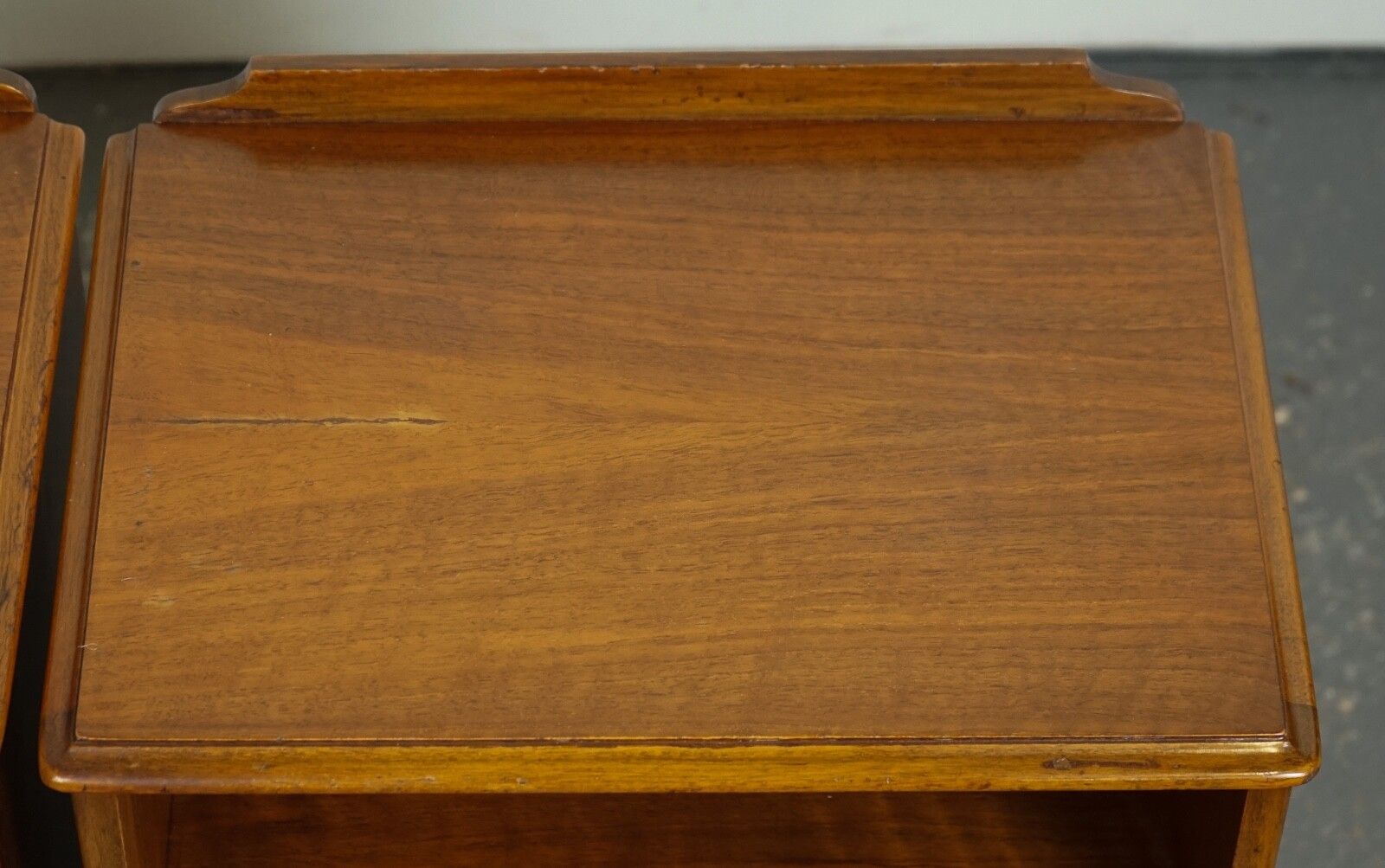 photo furniture Pair Art Walnut Deco Bedside Nightstands With Cupboard Queen Anne Legs J1