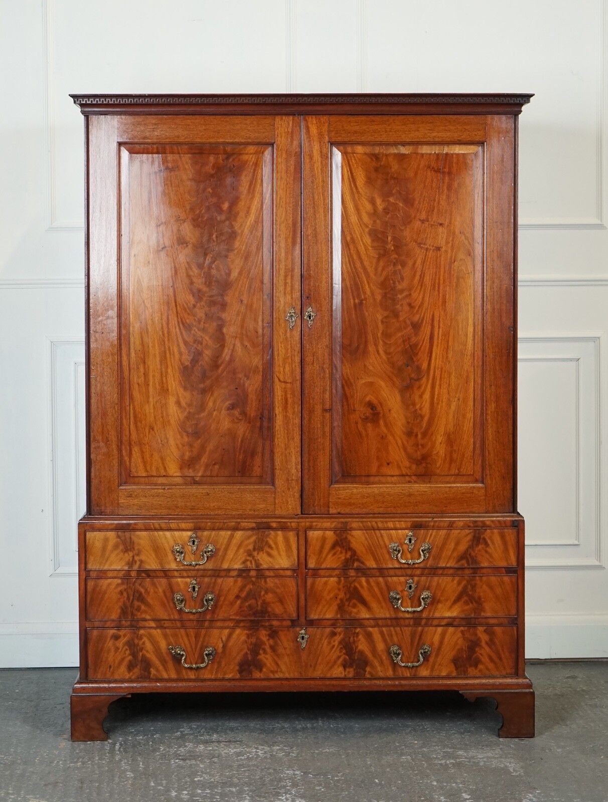 1800 Antique English Georgian Flamed Hardwood Linen Press Wardrobe Armoire J1 photo Furniture