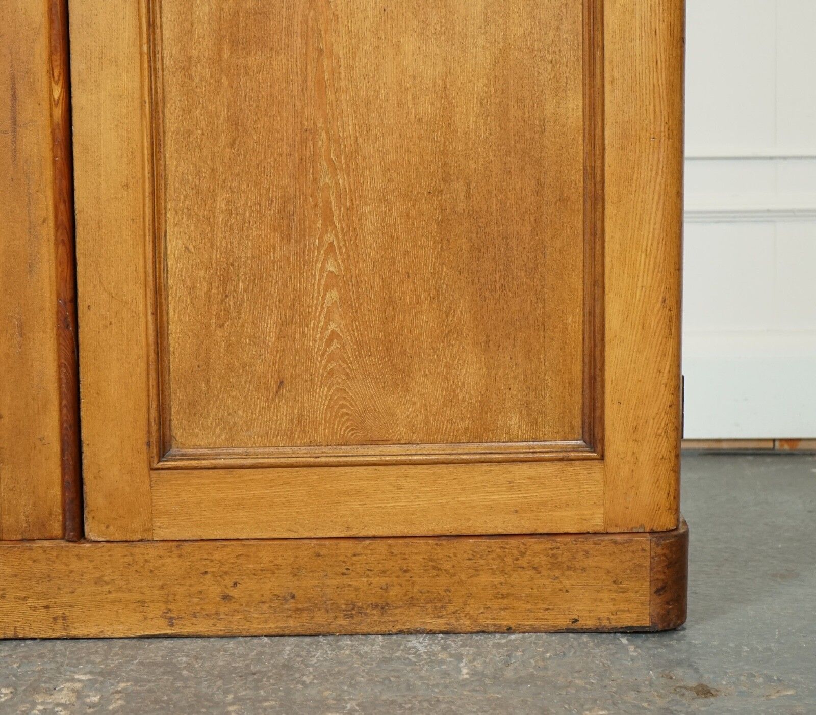 Furniture Late Antique Victorian Oak Triple Wardrobe Made By Marsh Jones & Cribb Circa1890 photo