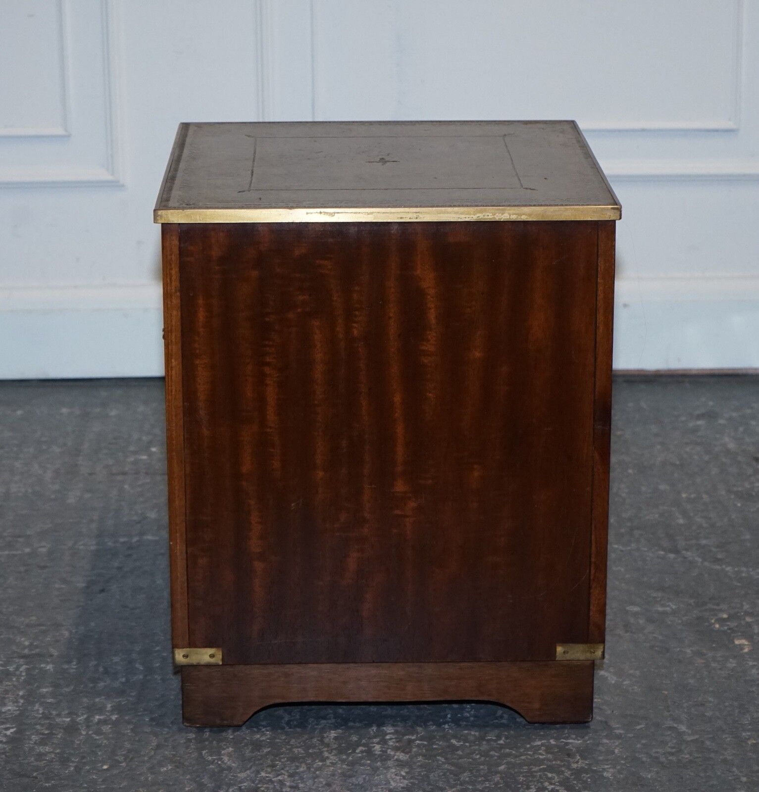 photo vinterior Vintage Bevan Funell Military Campaign Bedside Table Nightstand Leather Top