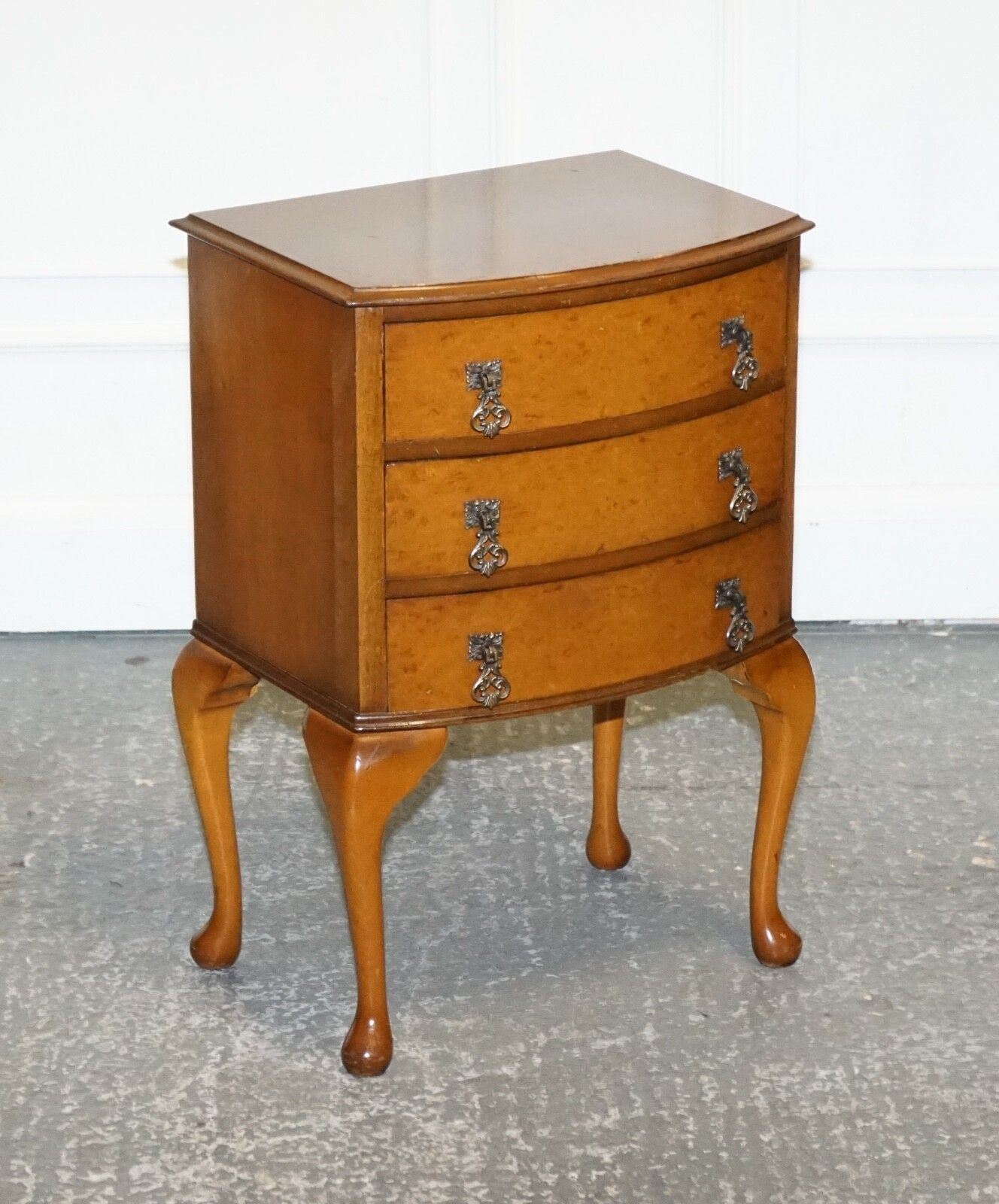Gorgeous Vintage Art Deco Style Burr Walnut Side End Lamp Table Queen Anne Legs photo furniture