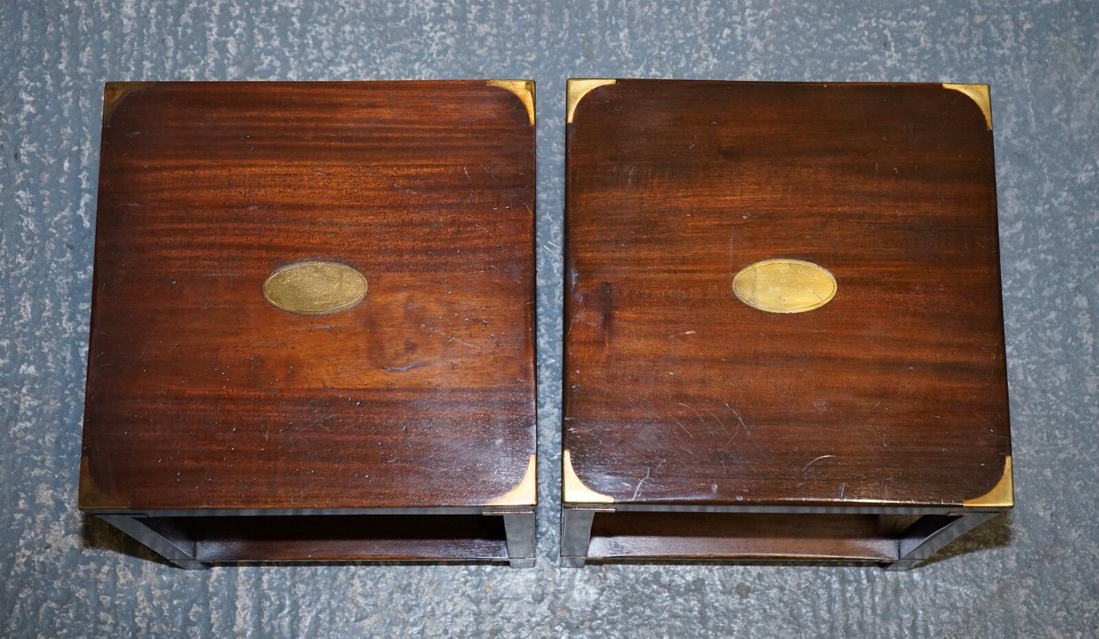 photo vinterior Fine English Pair Of Bevan Funnell Military Campaign Nightstands End Side Tables