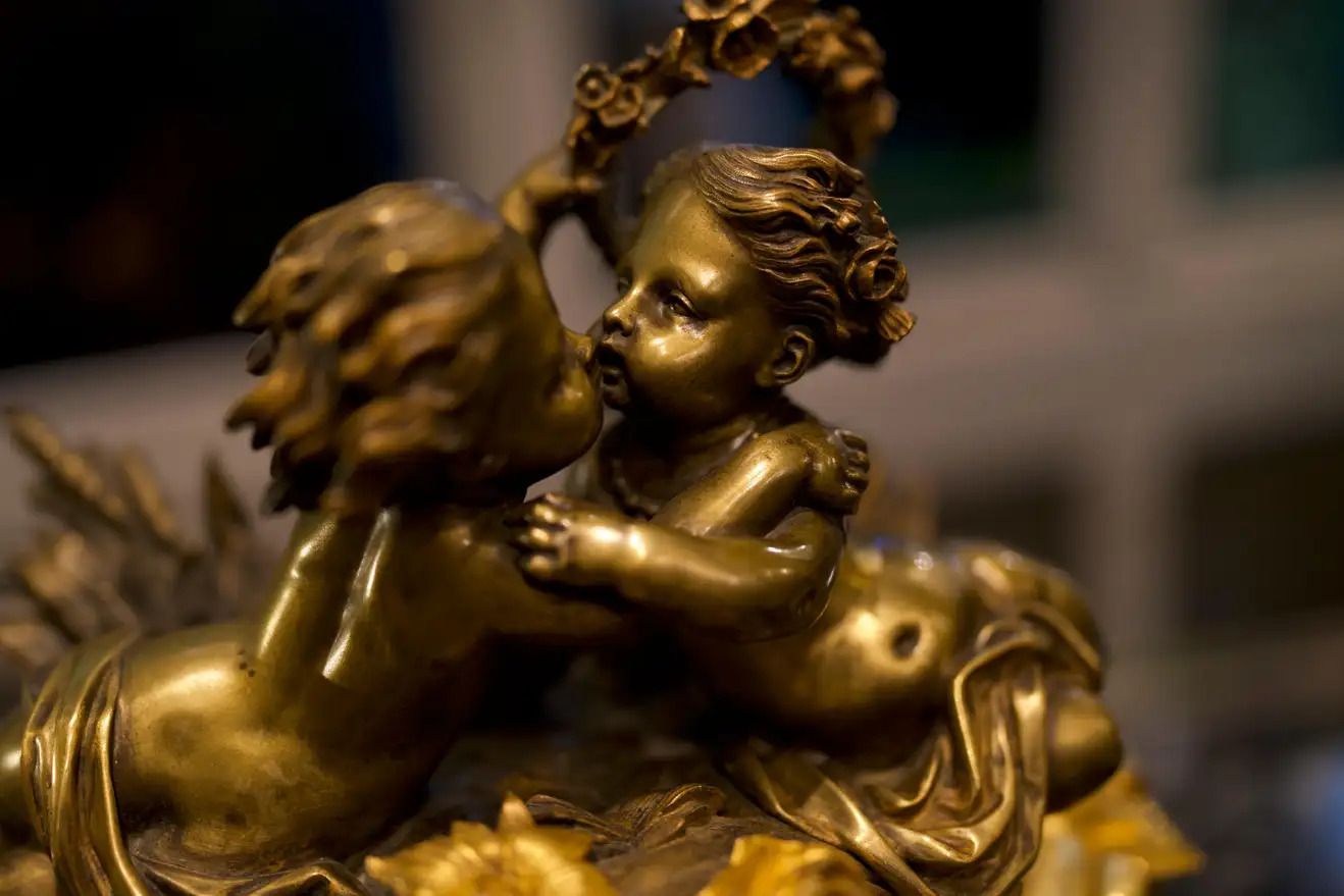 Louis XV Style 19th Century French Figural Gilt Bronze Mantel Clock photo Home Decor