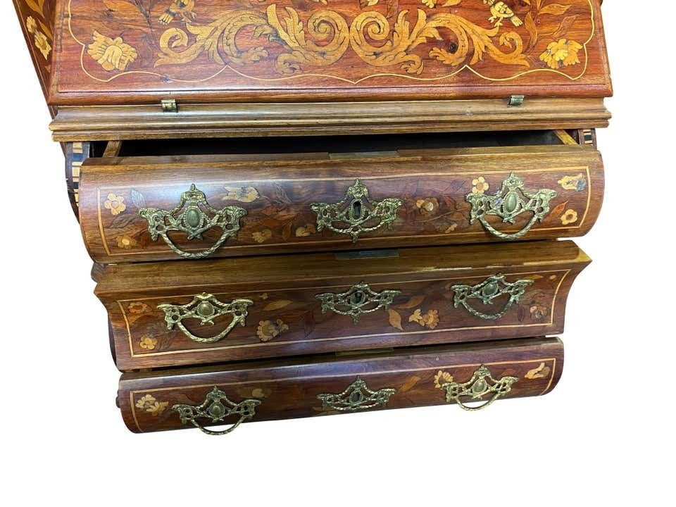 photo vinterior Dutch Walnut Miniature Secretaire Bookcase, 18th Century