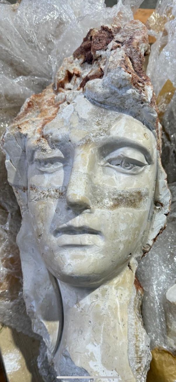 Healing Princess Head Sculpture In Calcite Crystal, 20th Century photo 3500.0