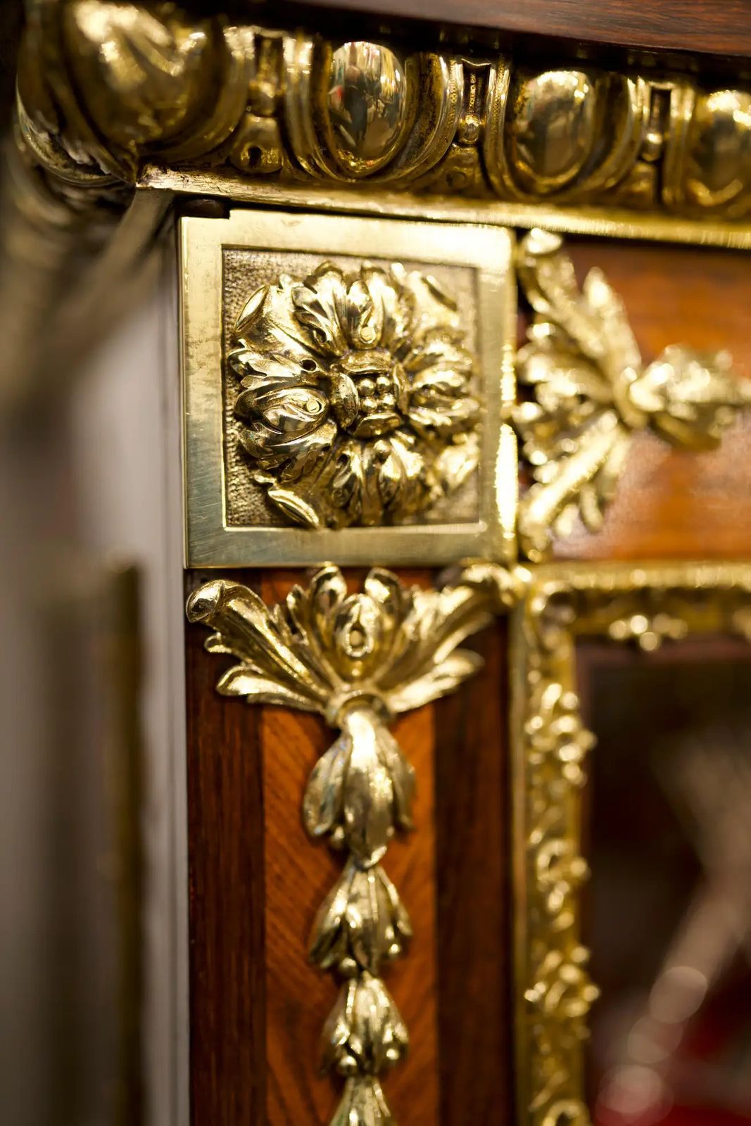 18th Century Ormolu Mounted French Kingwood Cabinet/Vitrine photo buy