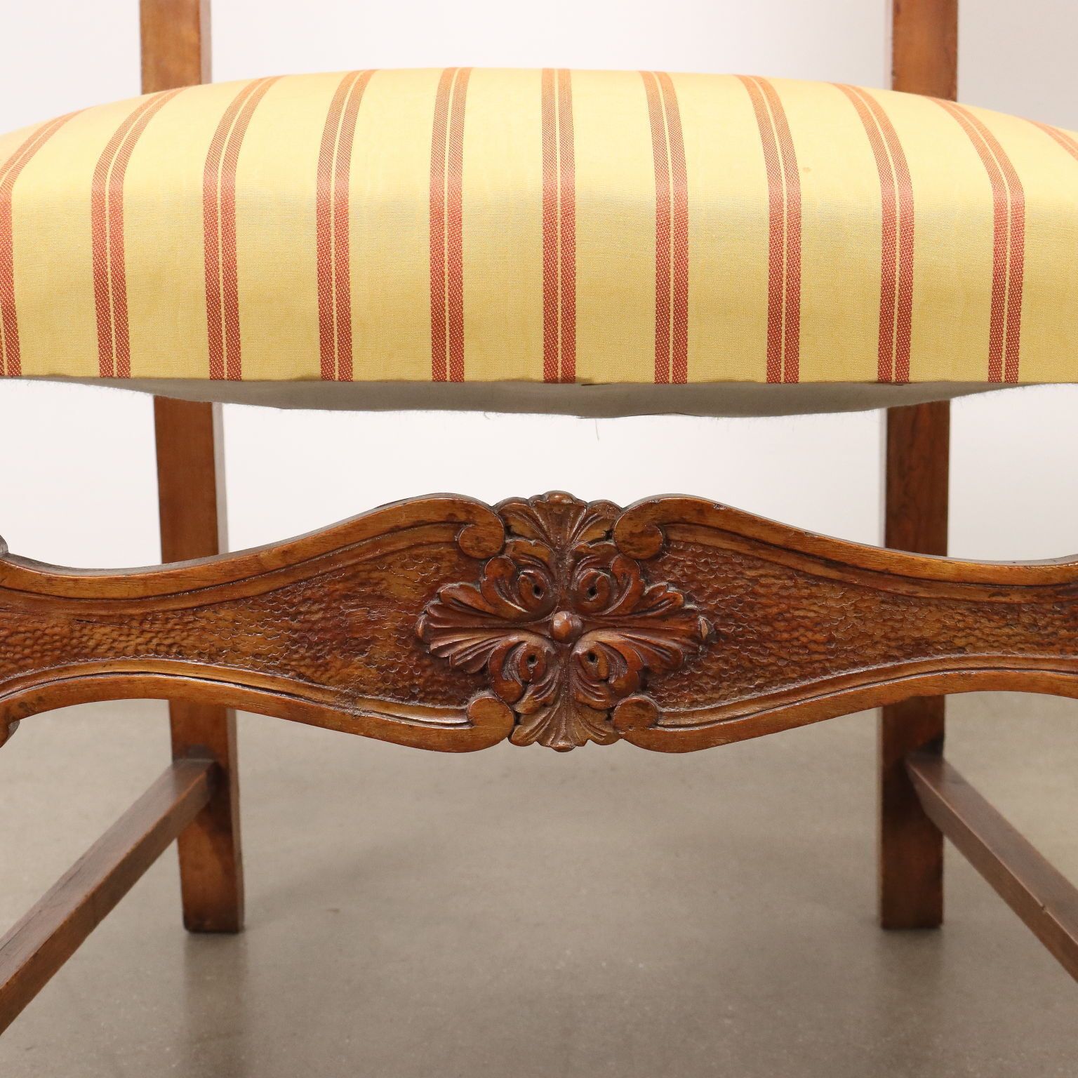 Antique Baroque Armchairs Walnut Fabric Italy XVII XVIII Century photo vinterior