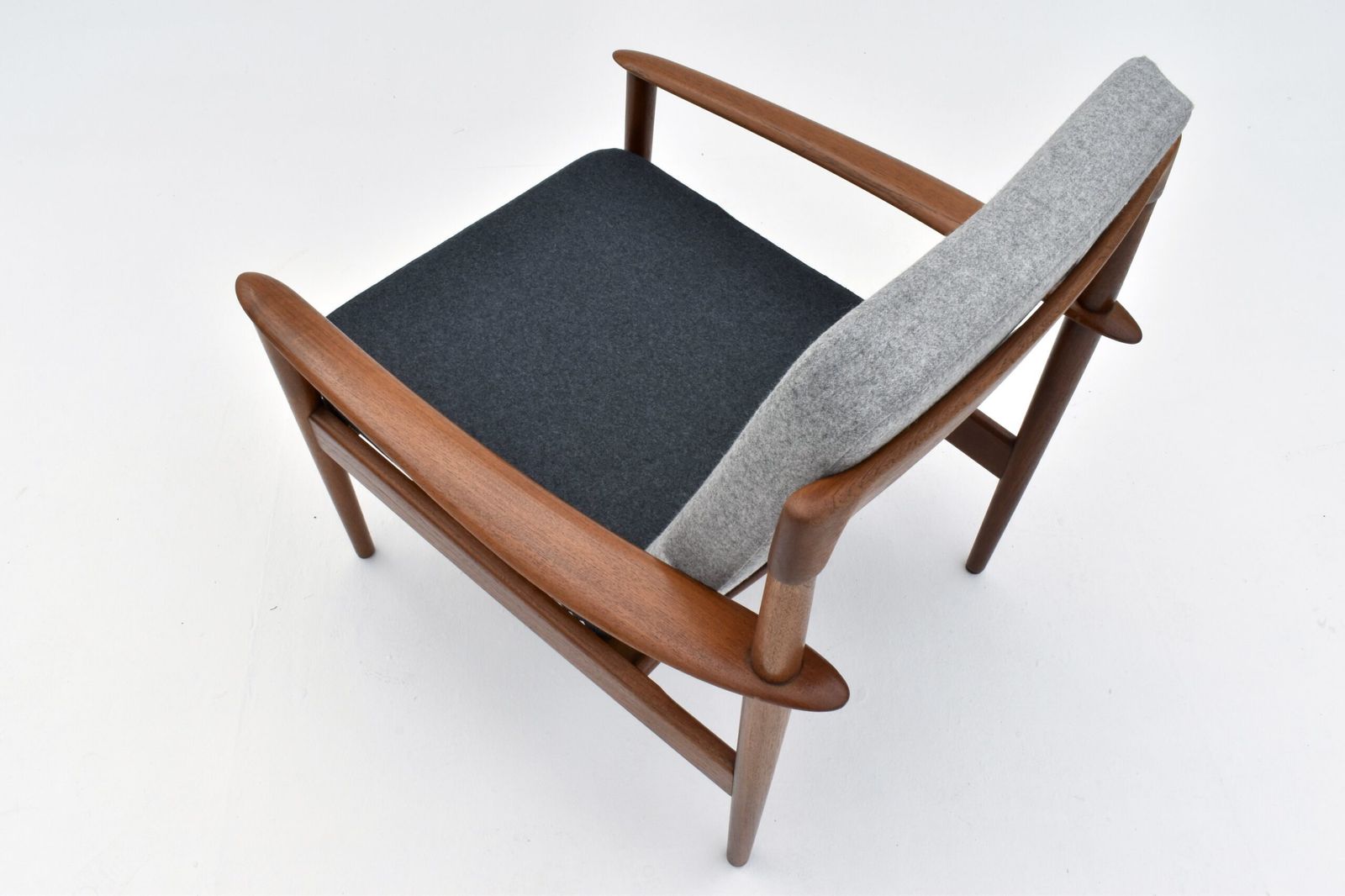 photo furniture Grete Jalk Model Pj56 Teak Lounge Chair For Poul Jeppesen