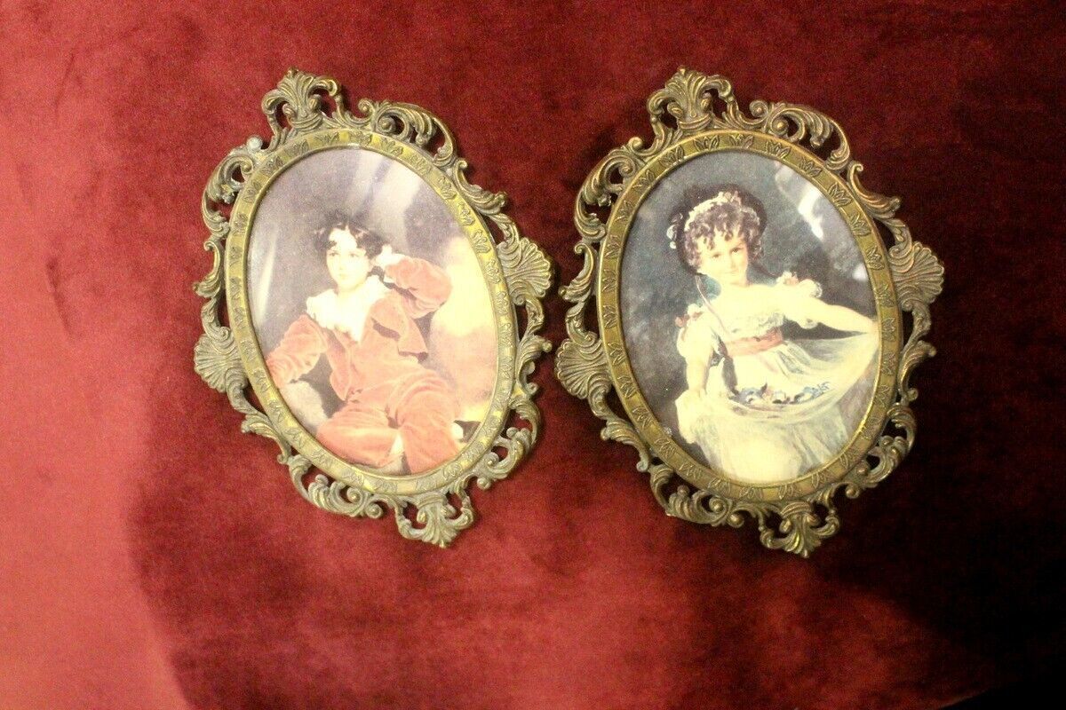 photo furniture Pair Of Italian Vintage Small Wall Hanging Bronze Oval Picture Frames Regency