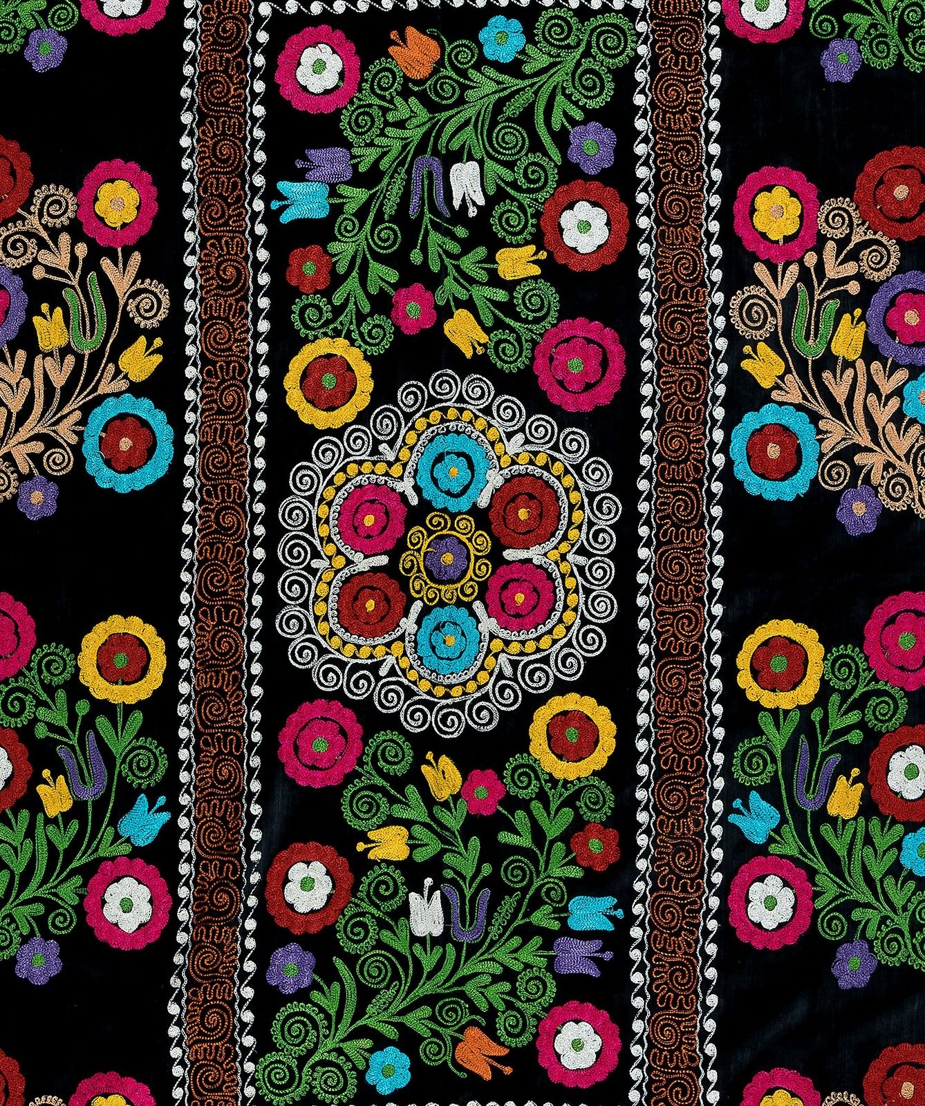 4.3x6.8 Ft Vintage Silk Hand Embroidery Bed Cover, Uzbek Suzani Wall Hanging photo Art