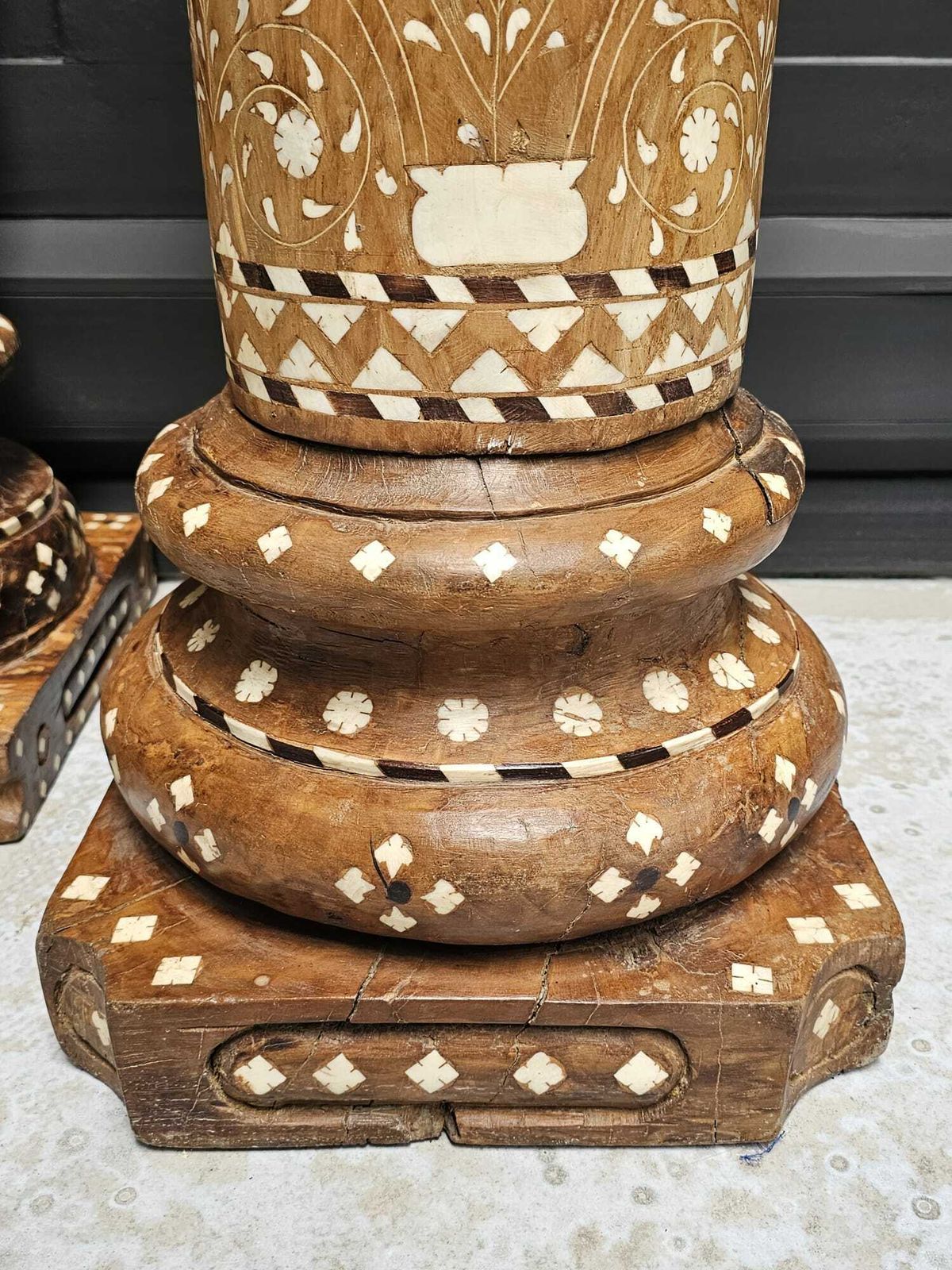 1890s Pair Of Monumental Rajasthani Columns With Hand Carved Camel Bone Inlay – Antique Architectural Pillars From India photo vinterior