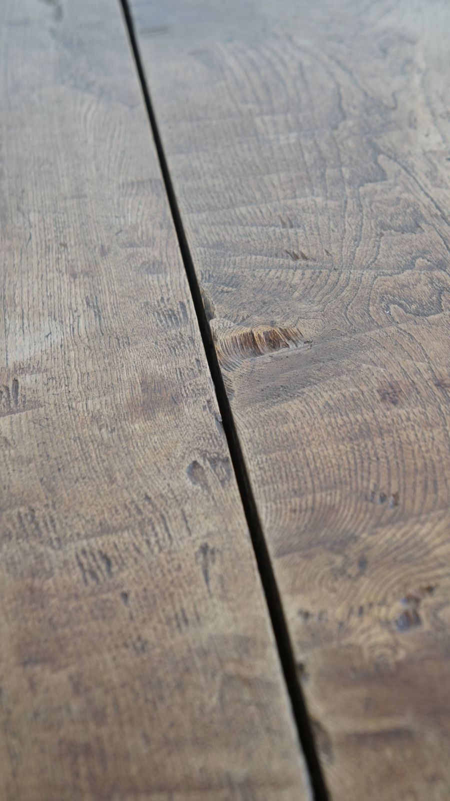 Meubels Karaktervolle En Praktische Antieke Vierkante Eettafel Van Iepenhout photo