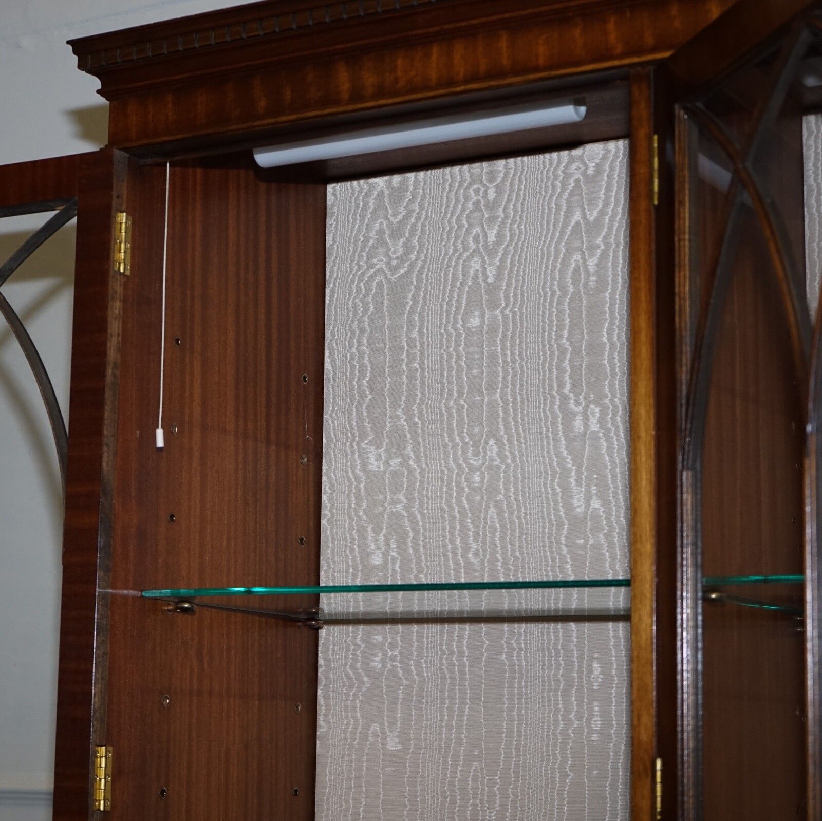 photo vinterior Bevan Funnel Georgian Style Display Cabinet Bookcase Glass Shelves And Lights