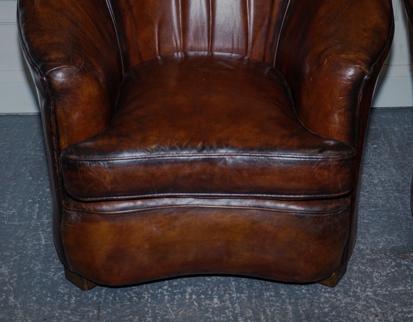 photo vintage 1920's Art Deco Restored Hand Dyed Whiskey Brown Suite Sofa Armchairs Footstools