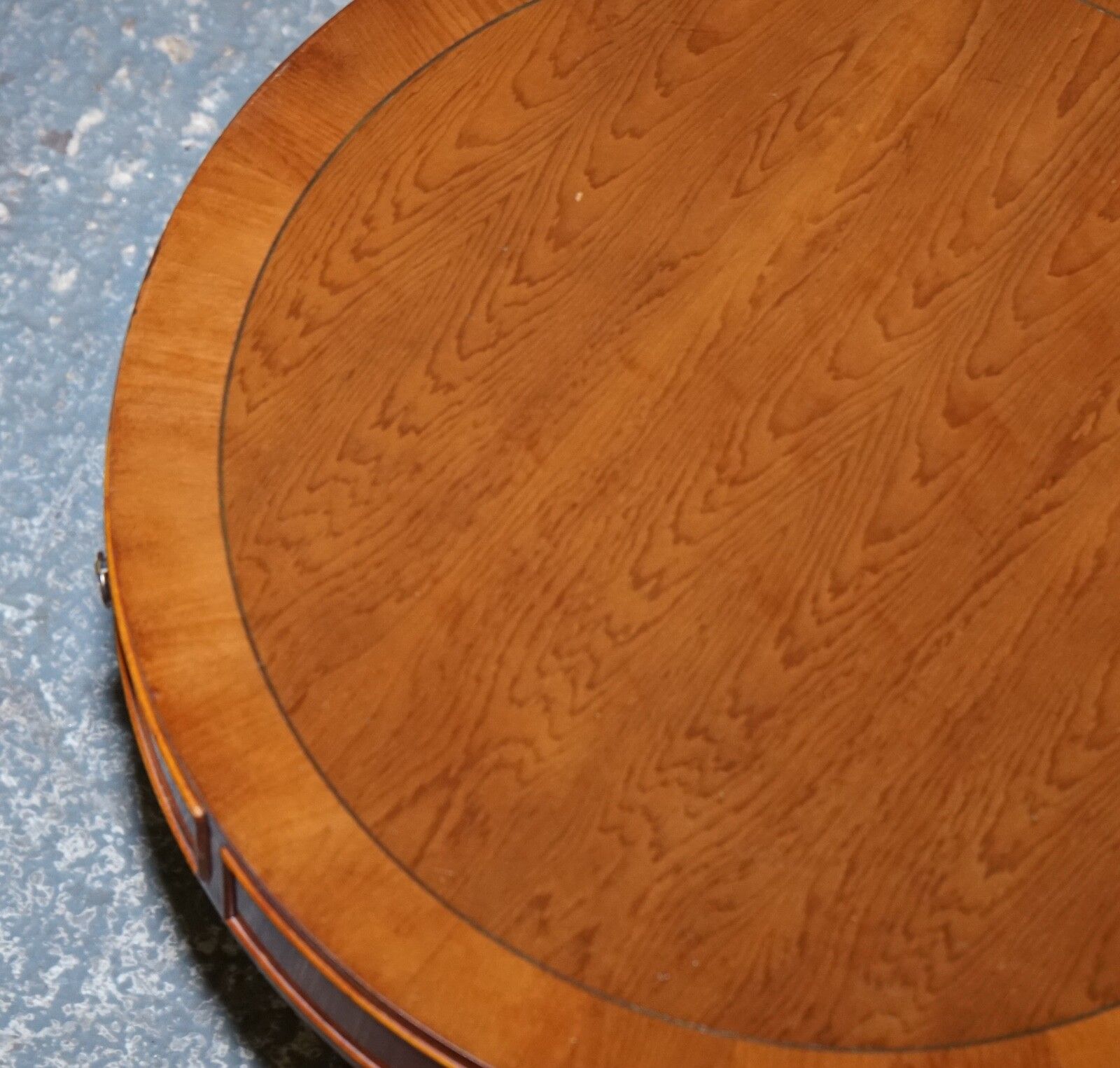photo furniture Vintage Yew Wood Circular Drum End Side Lamp Table