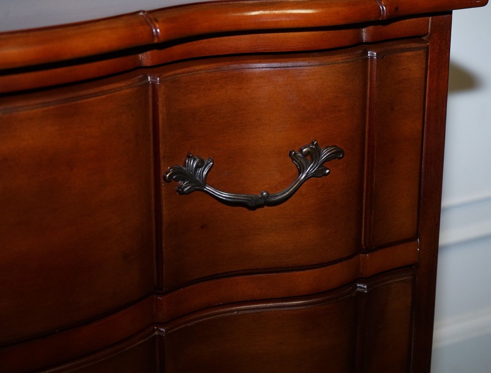 photo furniture Ralph Lauren Vintage Georgian Style Serpentine Fronted Hardwood Chest Of Drawers