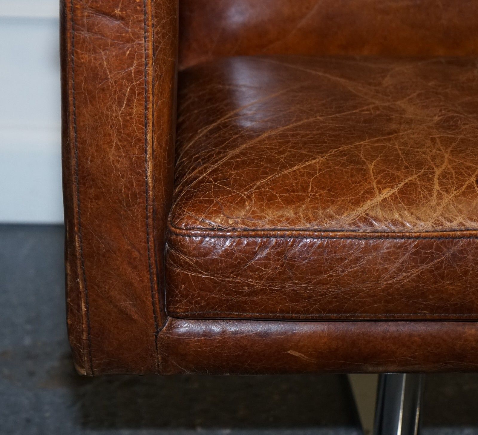 photo furniture Vintage Brown Leather Aviator Metal Swivel Office Captains Armchair