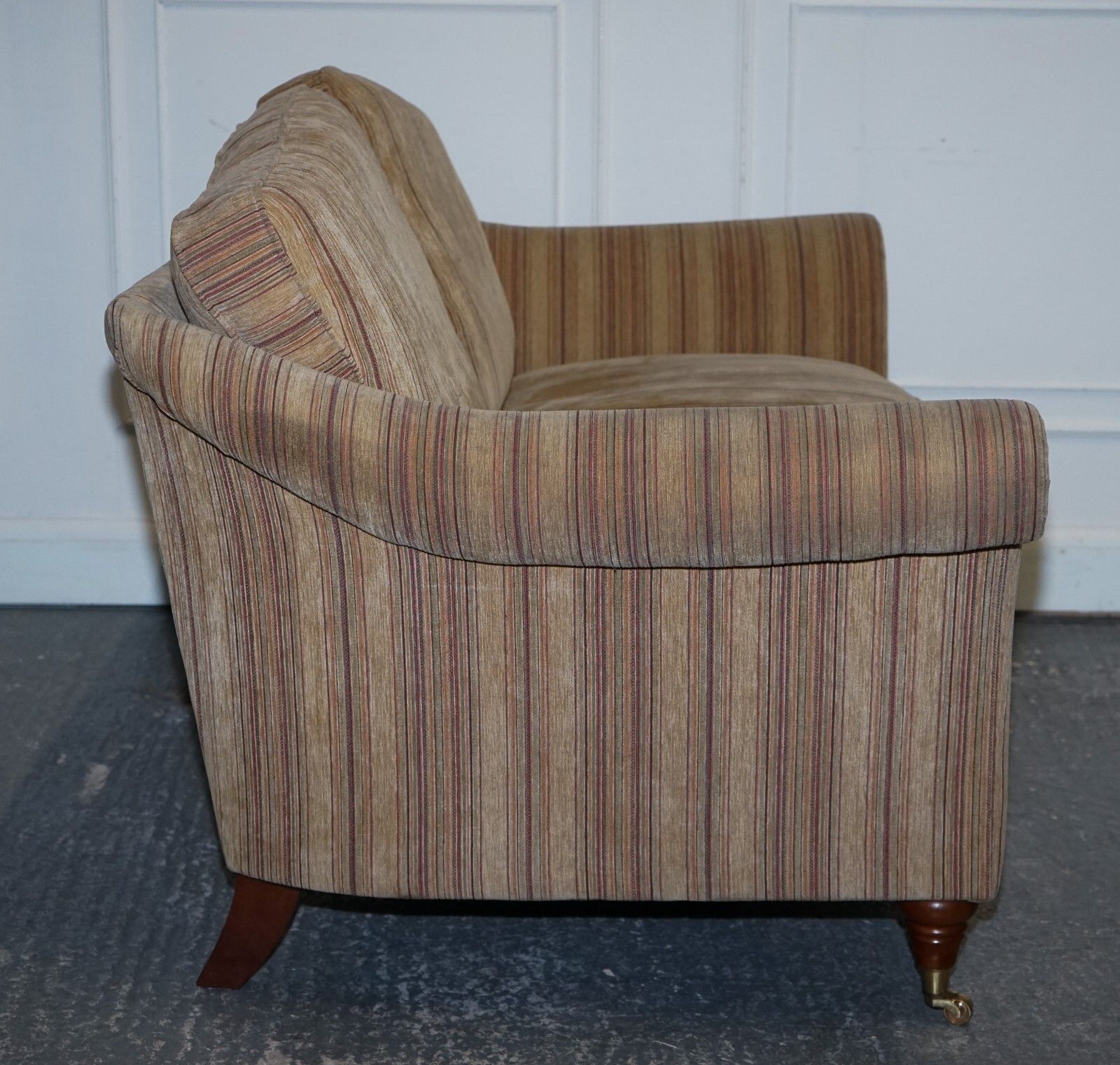 photo vinterior Vintage Parker Knoll Westbury 2 Seater Fabric Sofa With Castor Feet